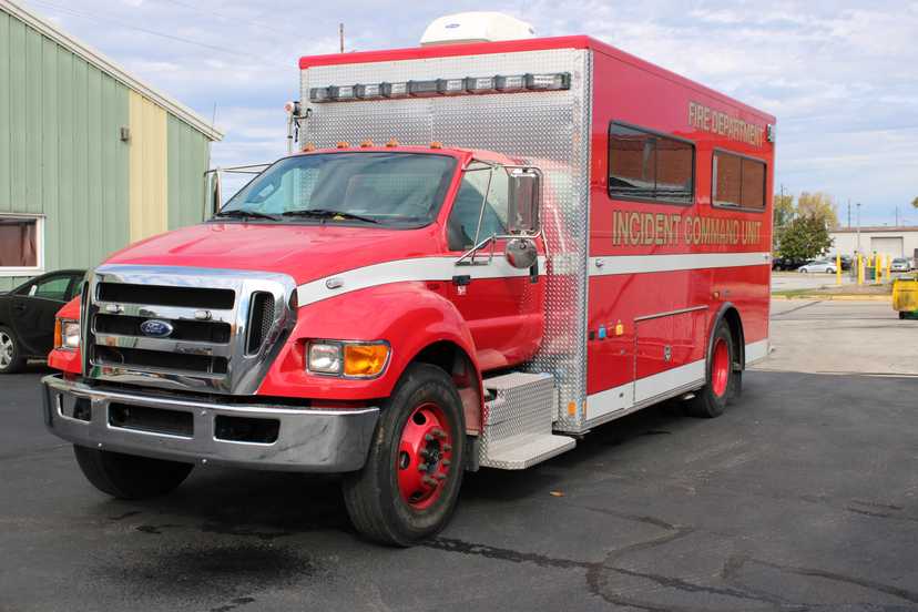 2011 Ford F-750 Super Duty Command Center
