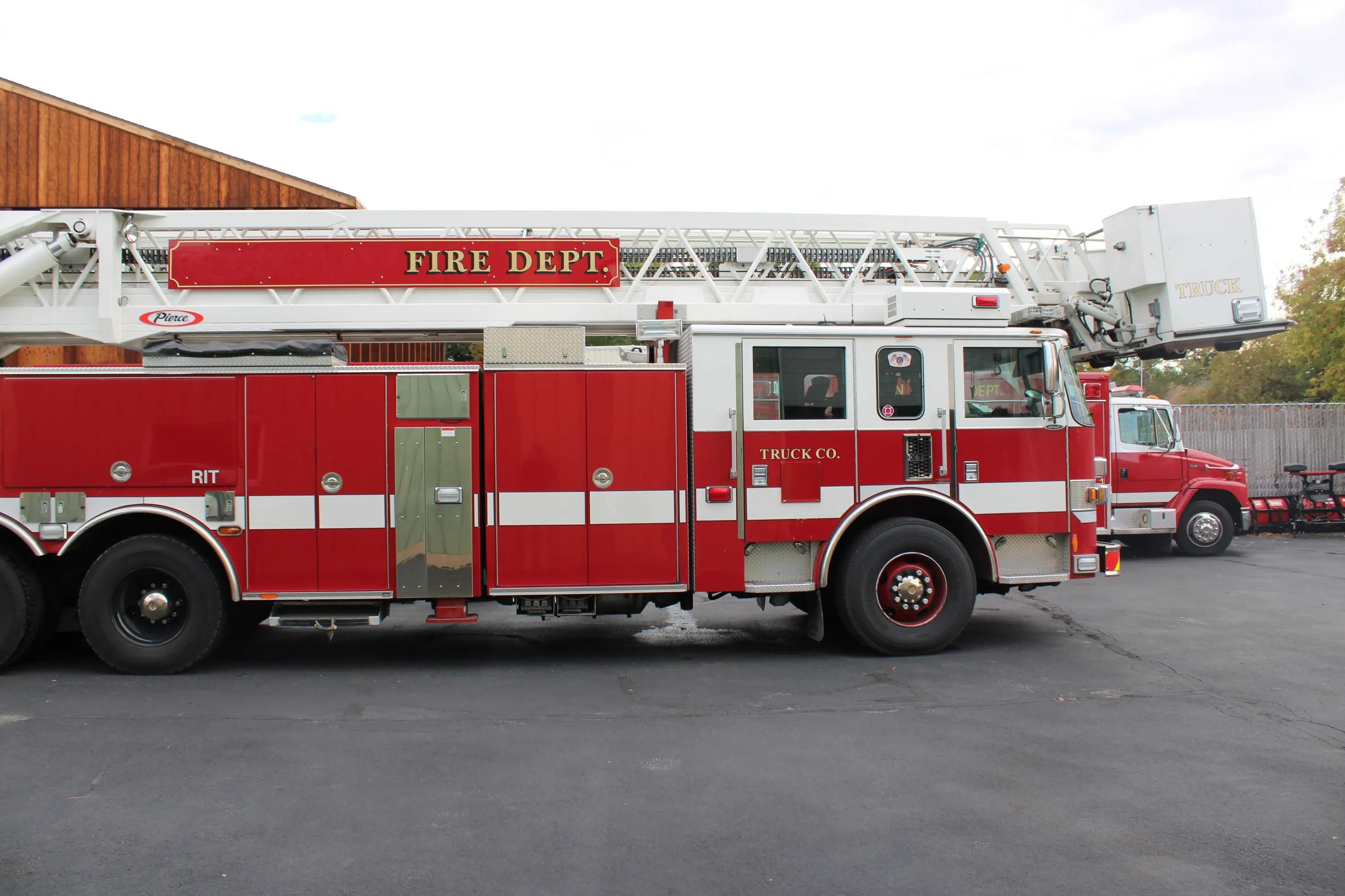 2010 Pierce Arrow XT 100' Rear Mount Platform - image 14