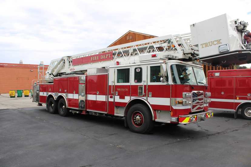 2010 Pierce Arrow XT 100' Rear Mount Platform