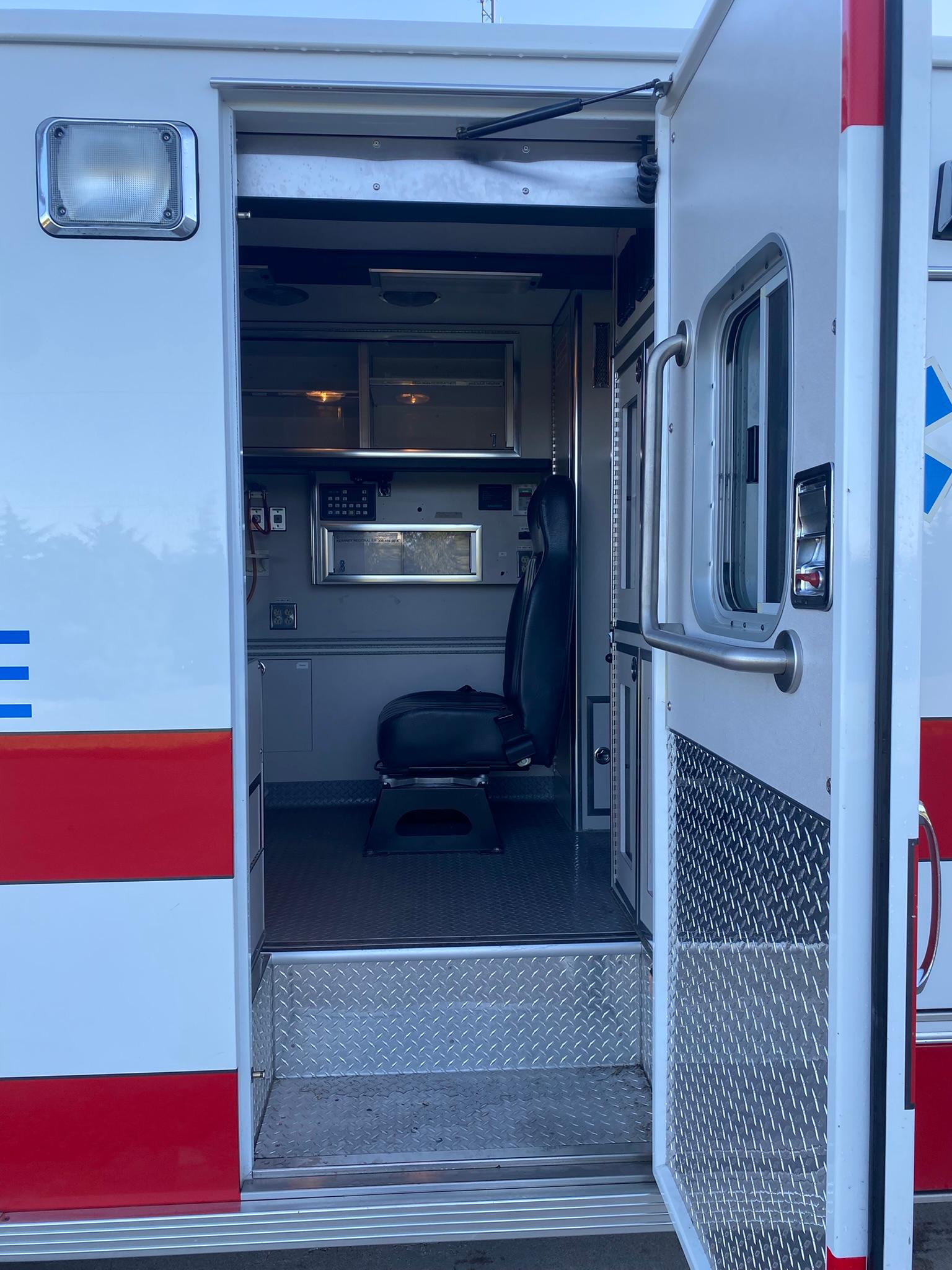 2003 LifeLine Ford Type III Ambulance - image 19
