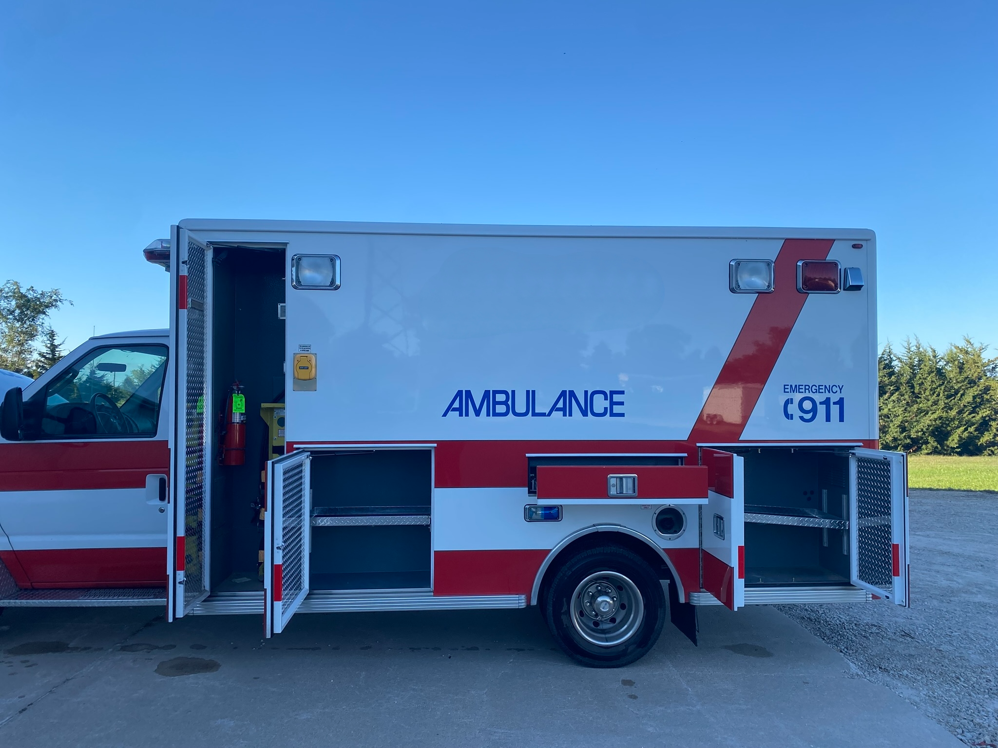 2003 LifeLine Ford Type III Ambulance - image 36
