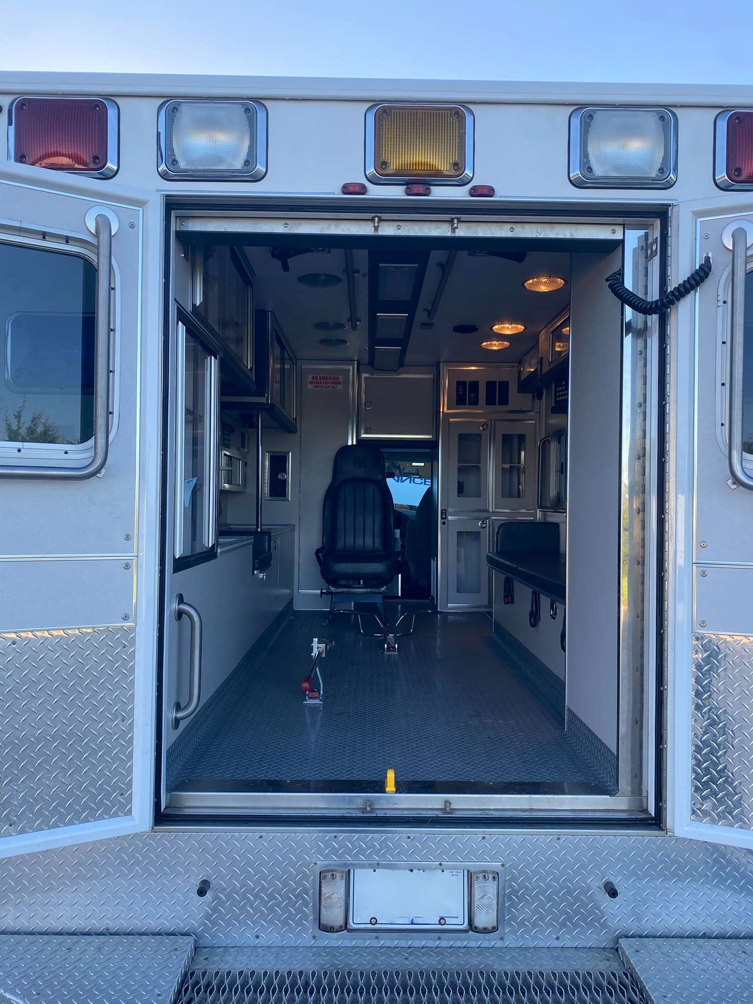 2003 LifeLine Ford Type III Ambulance - image 38