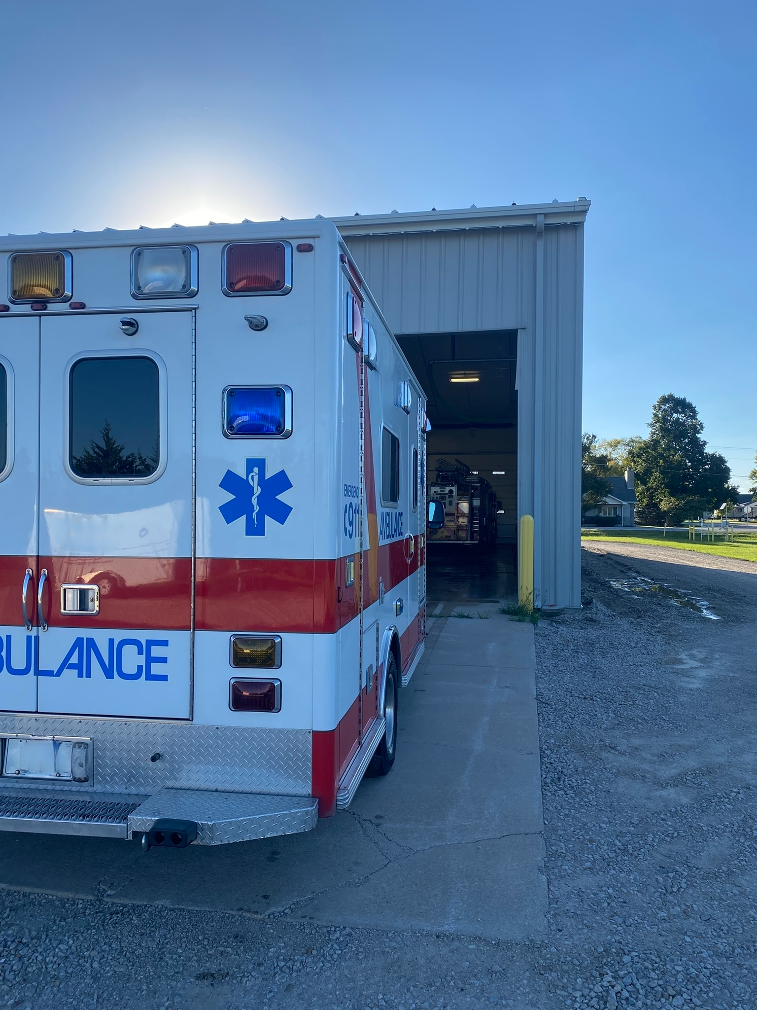 2003 LifeLine Ford Type III Ambulance - image 9
