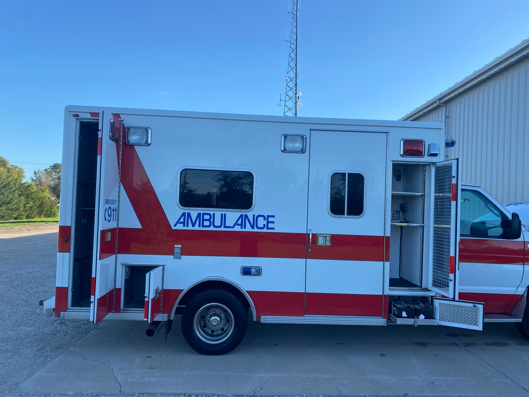 2003 LifeLine Ford Type III Ambulance - image 37