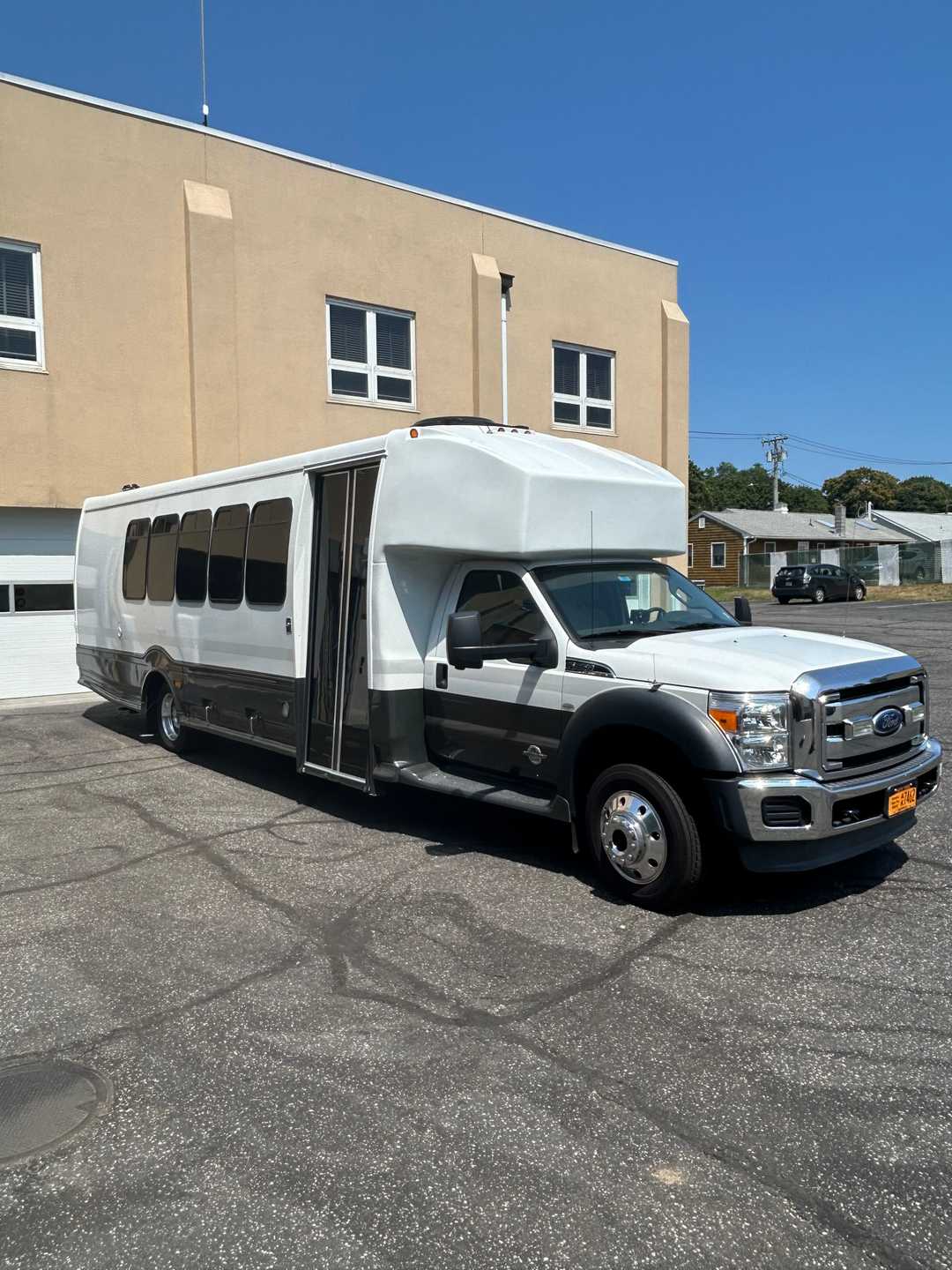 2011 Ford Odyssey F-550 Super Duty Passenger Bus