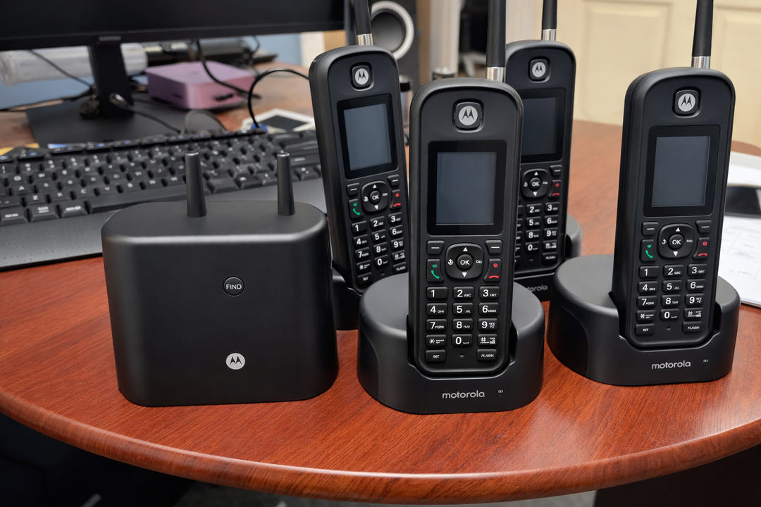 Motorola 021-B Cordless Phone System – Base + 4 Handsets