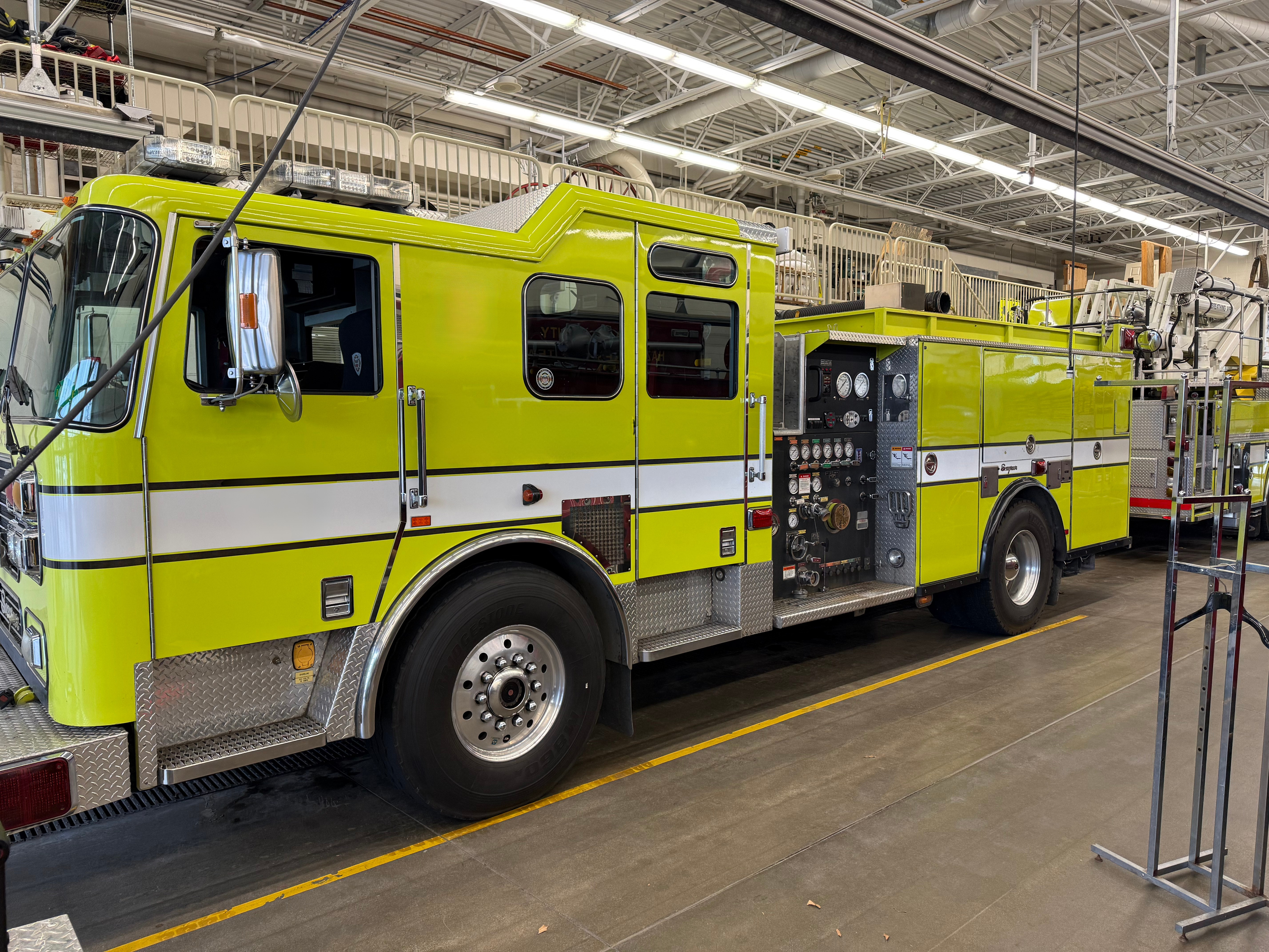 2004 Seagrave Marauder Pumper - image 1