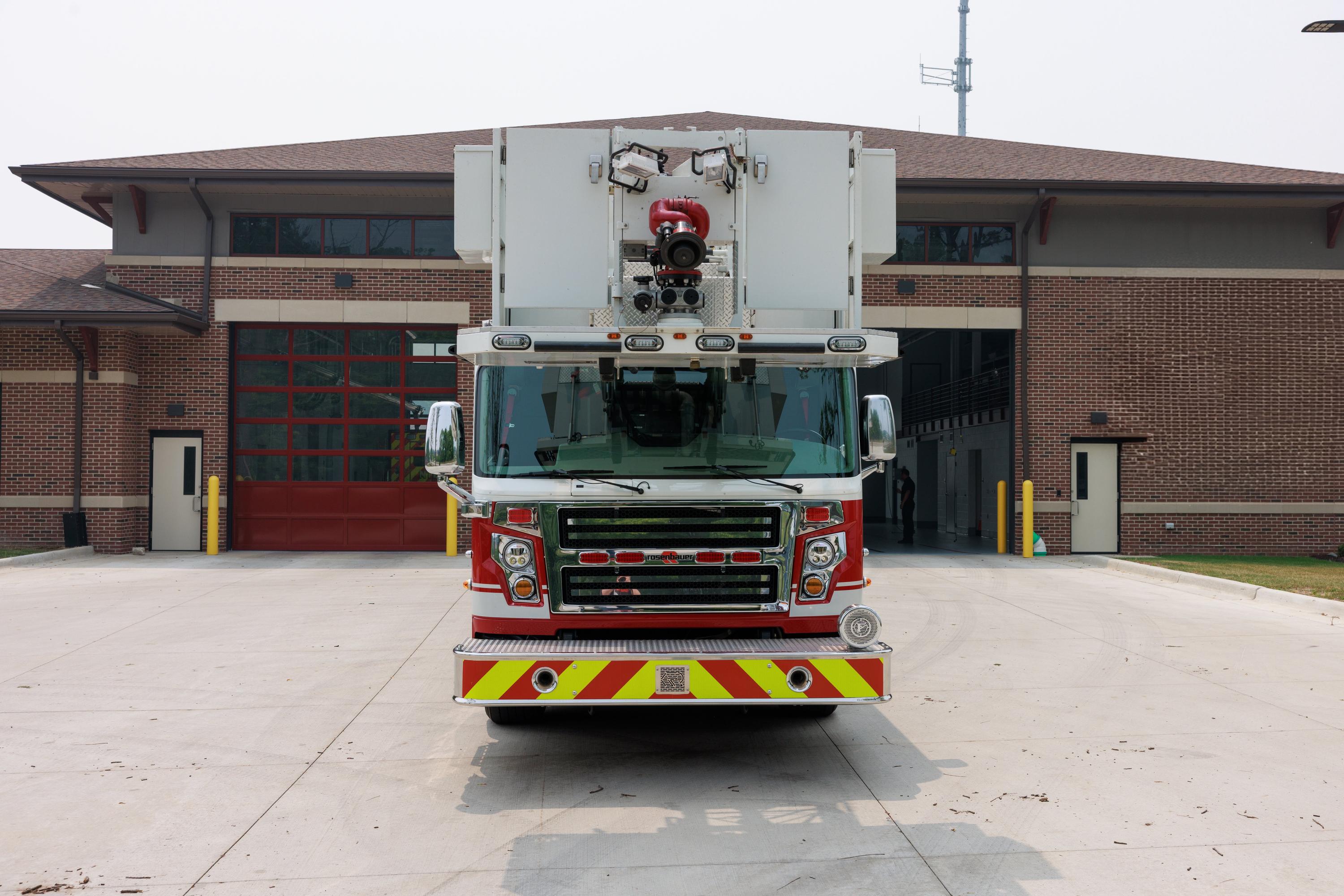 2014 Rosenbauer Cobra 101' Aerial - image 11