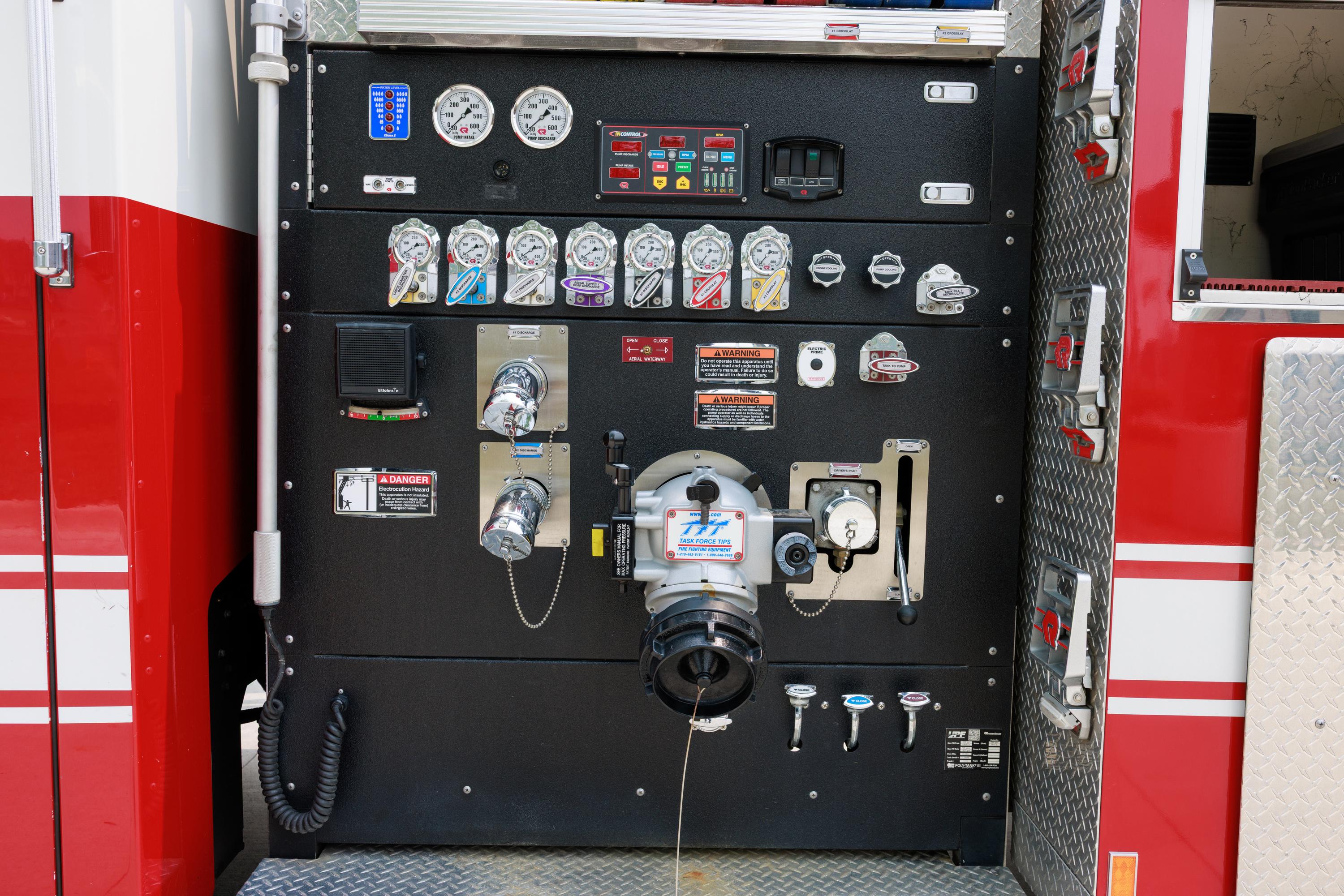 2014 Rosenbauer Cobra 101' Aerial - image 27