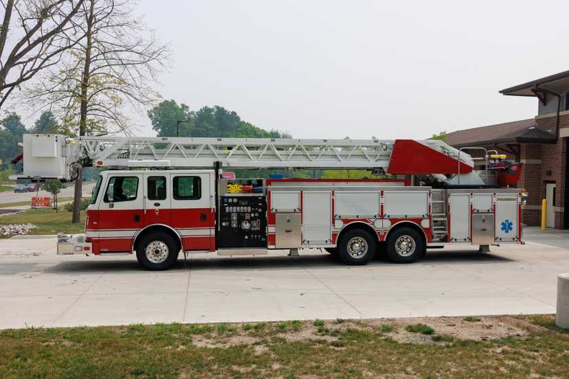 2014 Rosenbauer Cobra 101' Aerial — photo 2