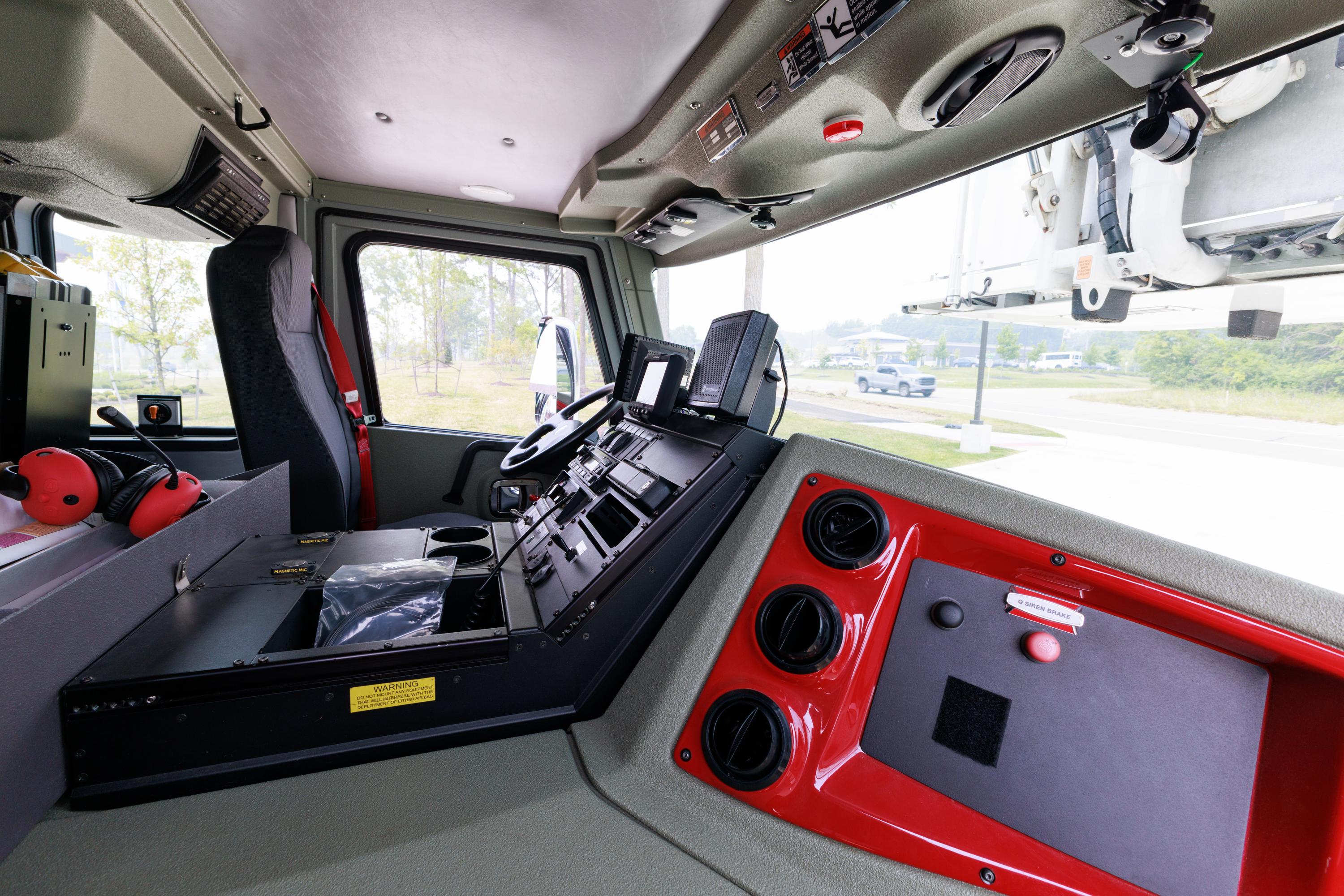 2014 Rosenbauer Cobra 101' Aerial - image 15
