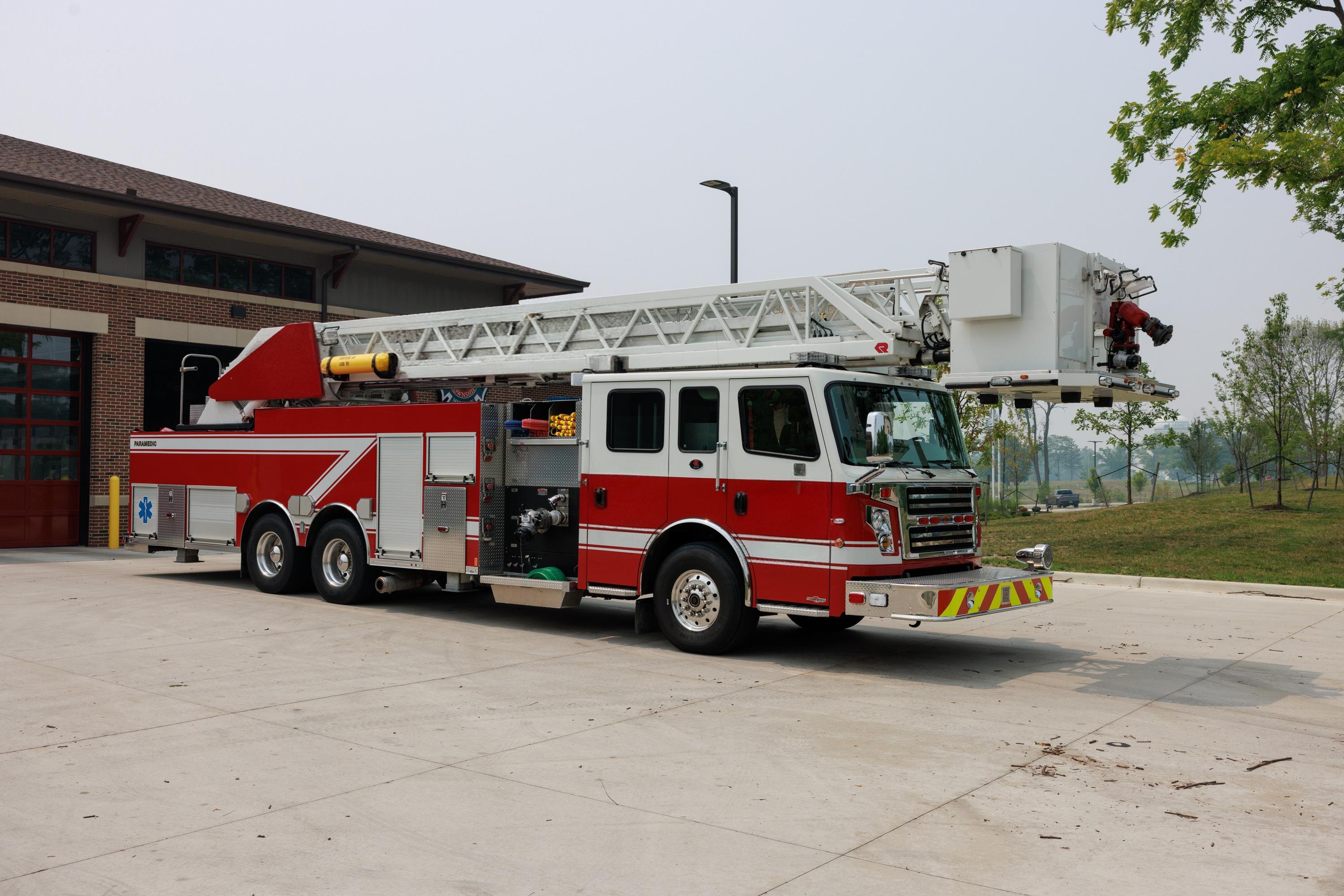 2014 Rosenbauer Cobra 101' Aerial - image 9