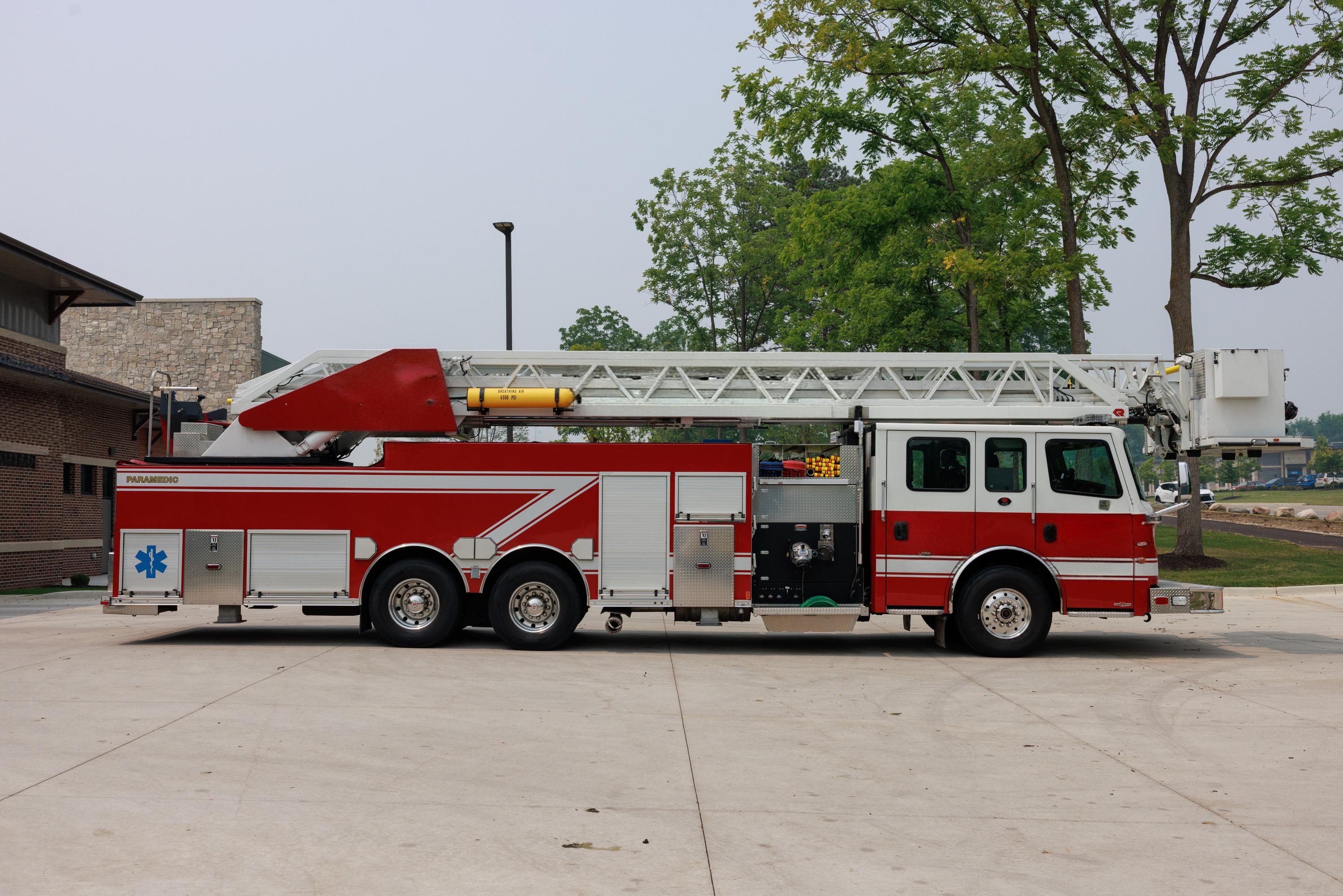 2014 Rosenbauer Cobra 101' Aerial - image 8