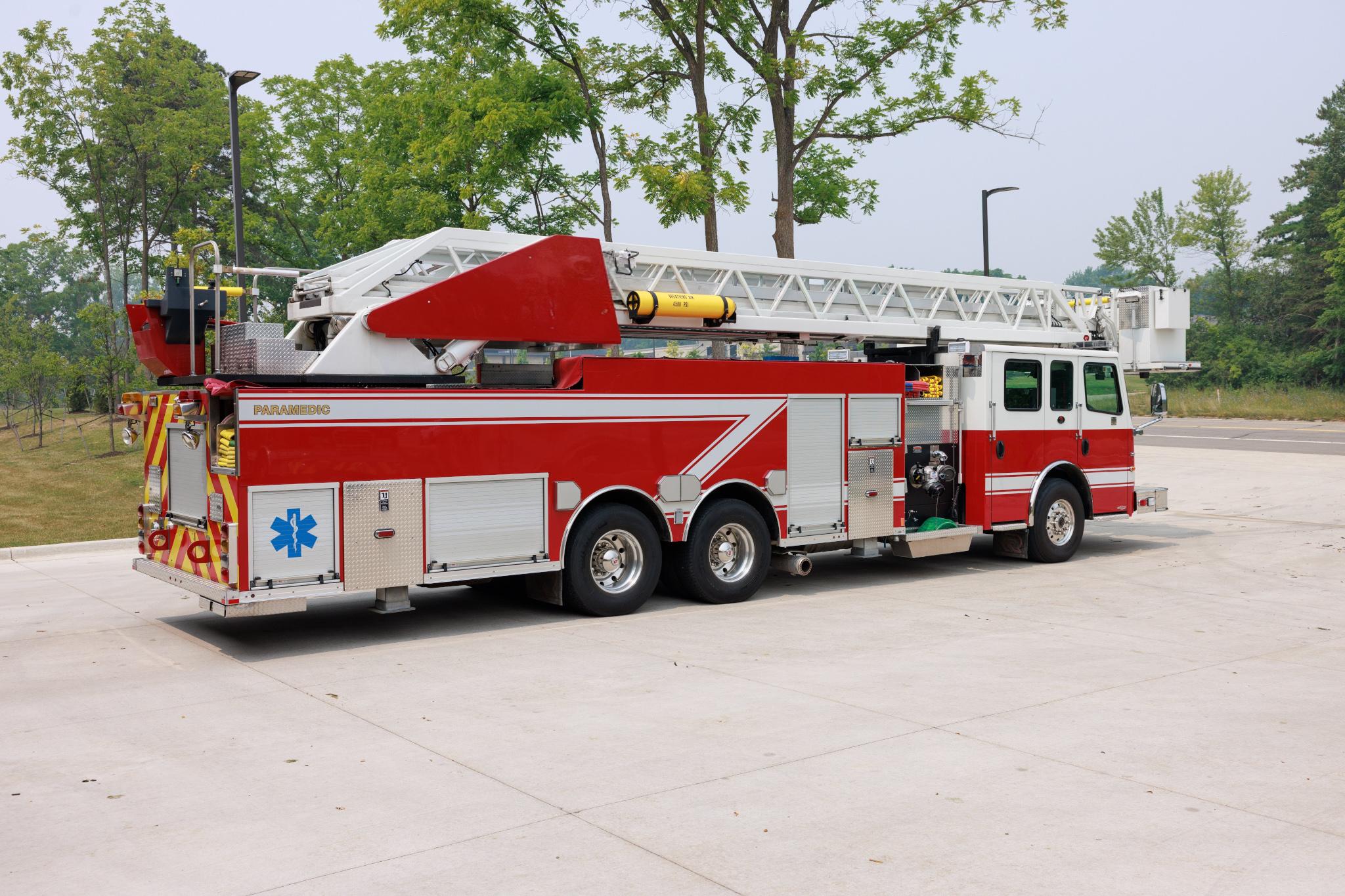 2014 Rosenbauer Cobra 101' Aerial - image 7