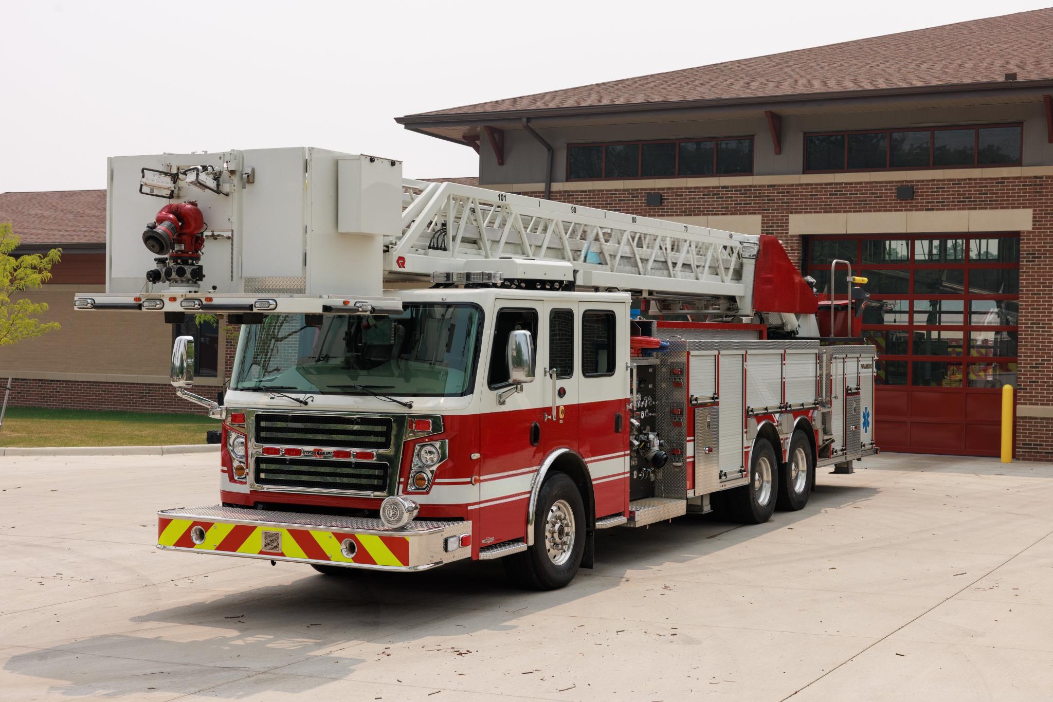2014 Rosenbauer Cobra 101' Aerial - image 1