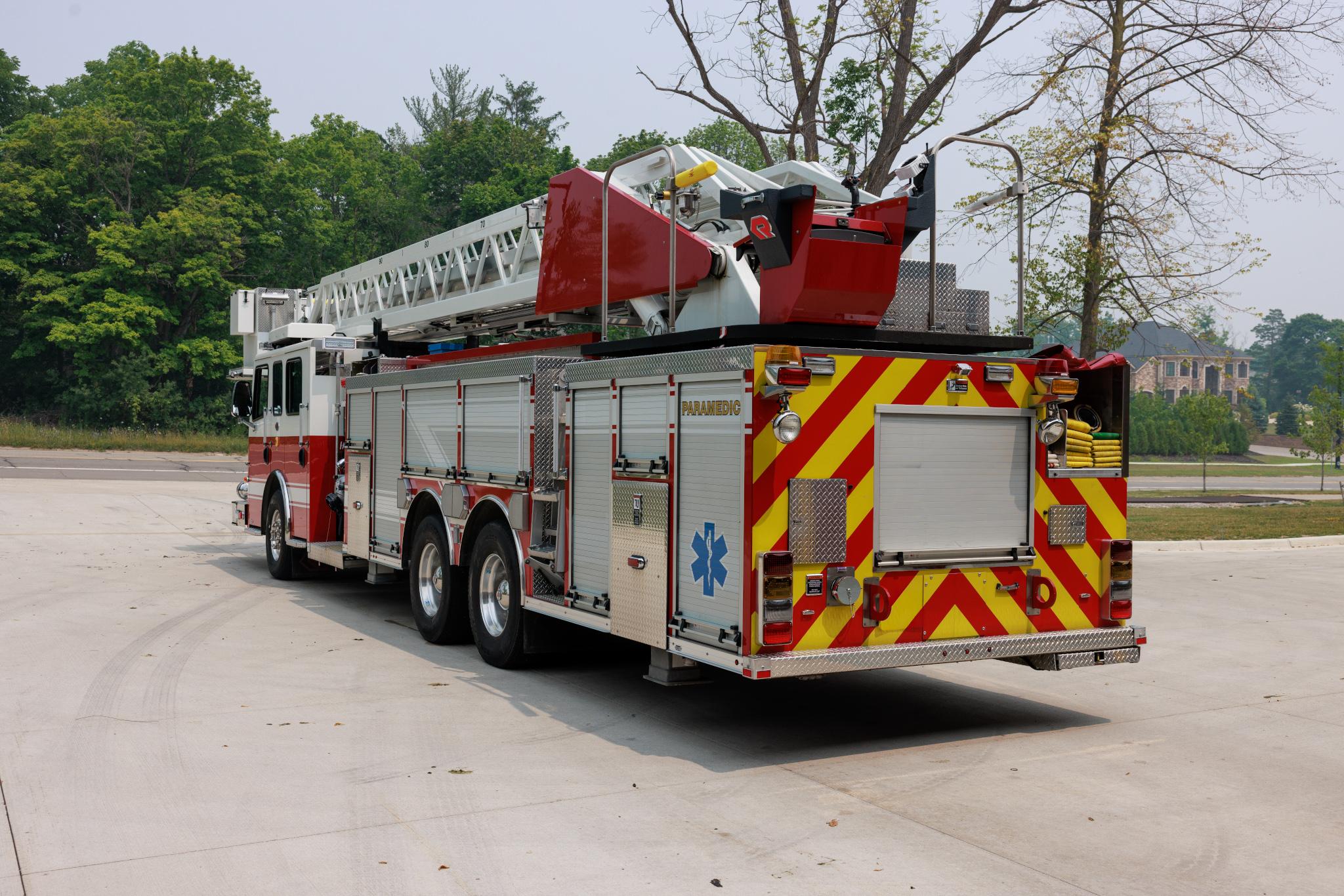2014 Rosenbauer Cobra 101' Aerial - image 4