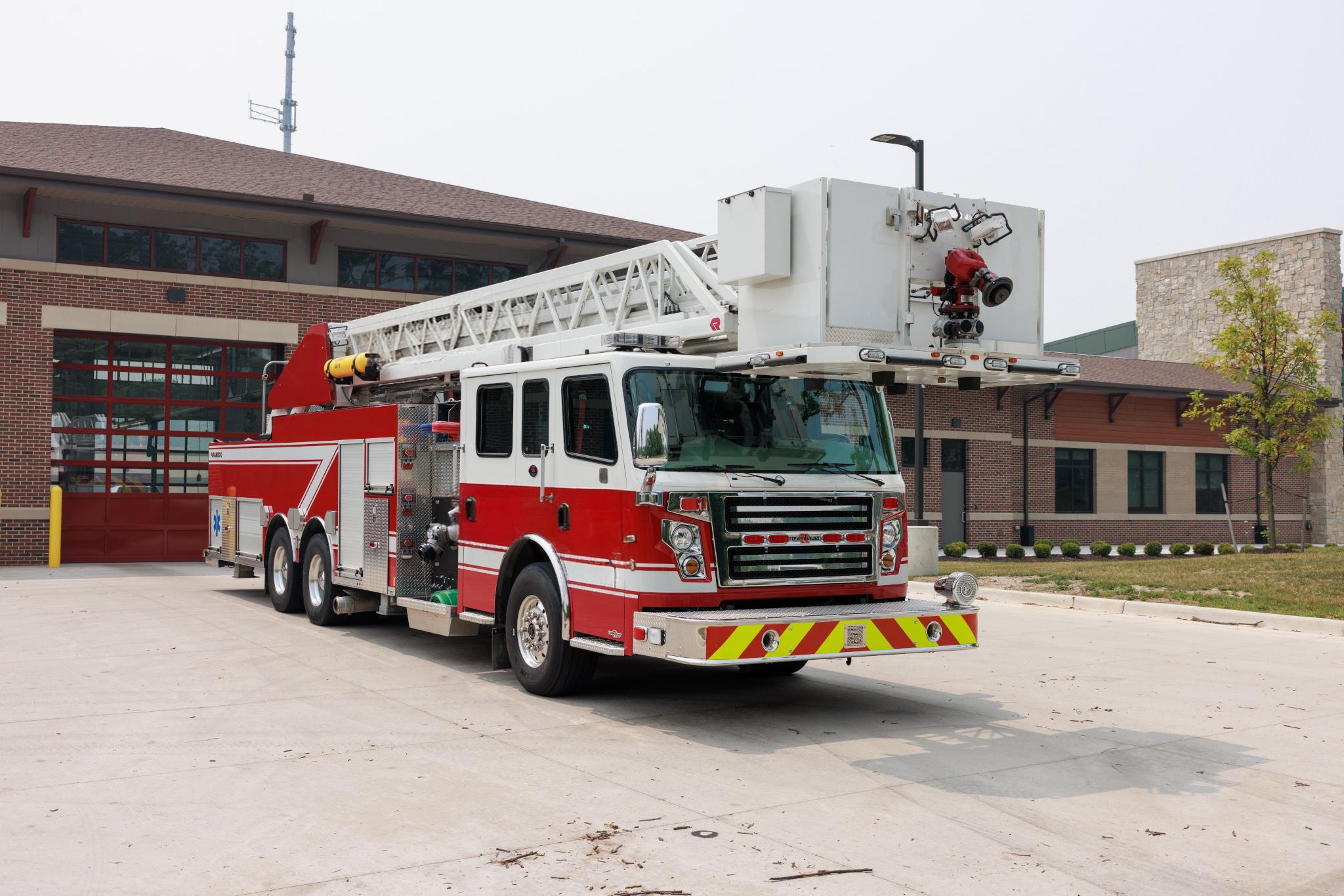 2014 Rosenbauer Cobra 101' Aerial - image 10