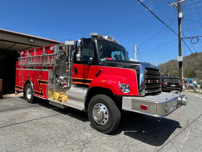 2015 4 Guys Freightliner 4x4 Pumper — photo 5