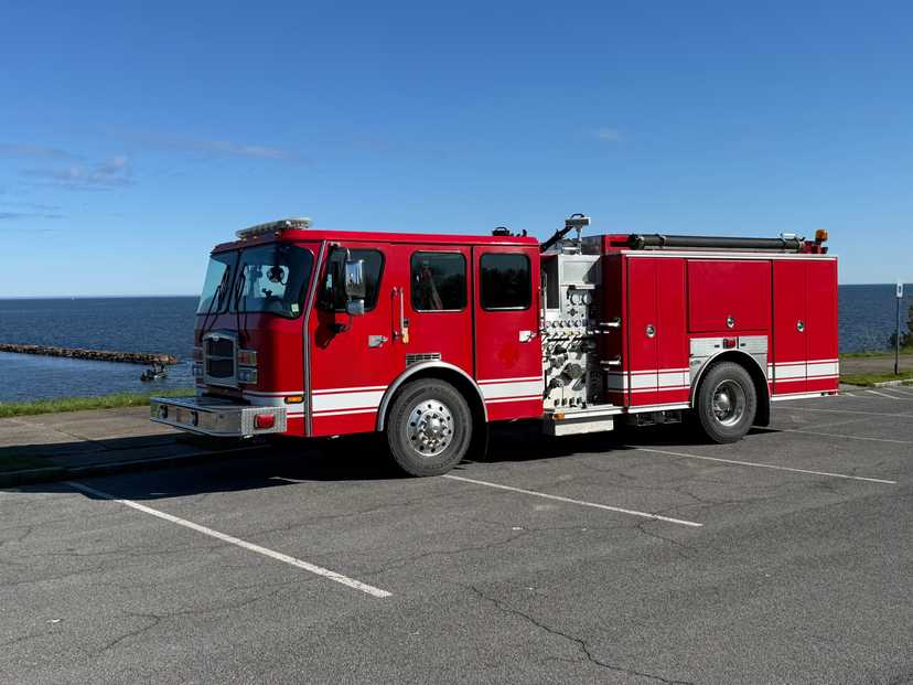2009 E-One Typhoon Pumper — photo 2