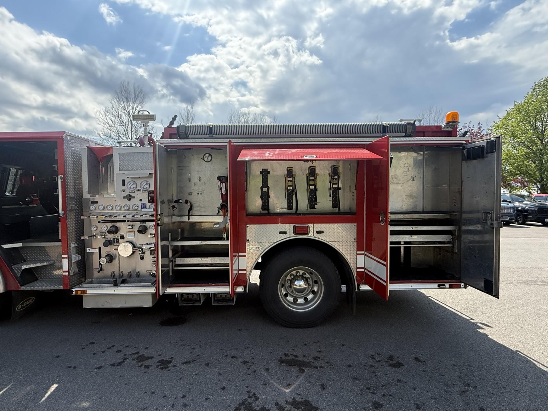 2009 E-One Typhoon Pumper - image 32