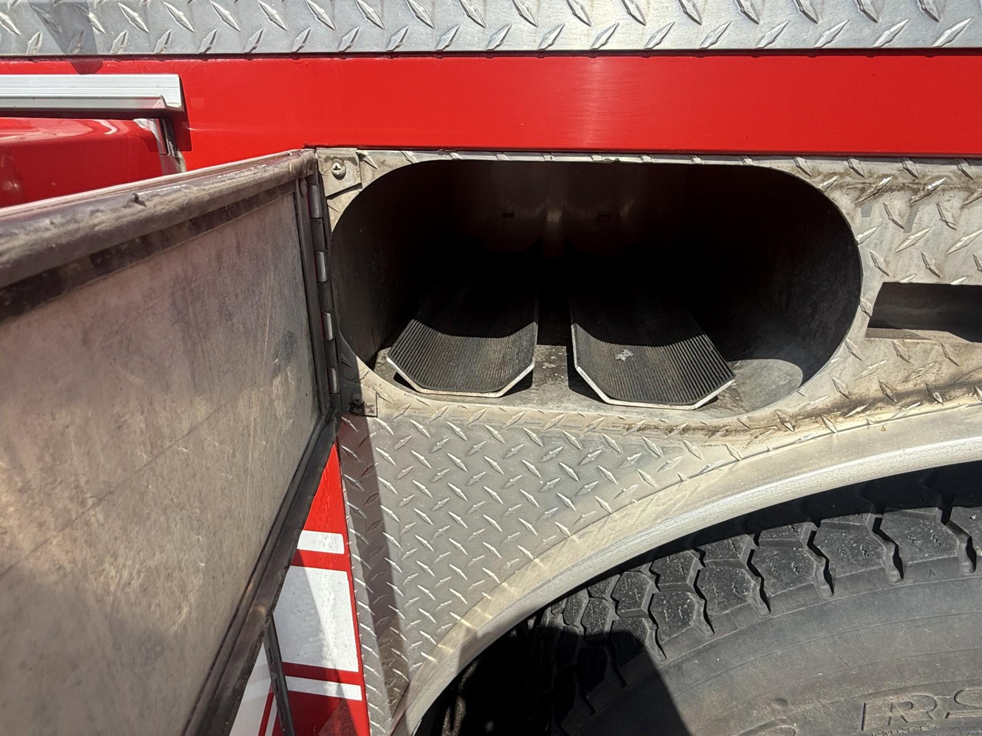 2009 E-One Typhoon Pumper - image 21