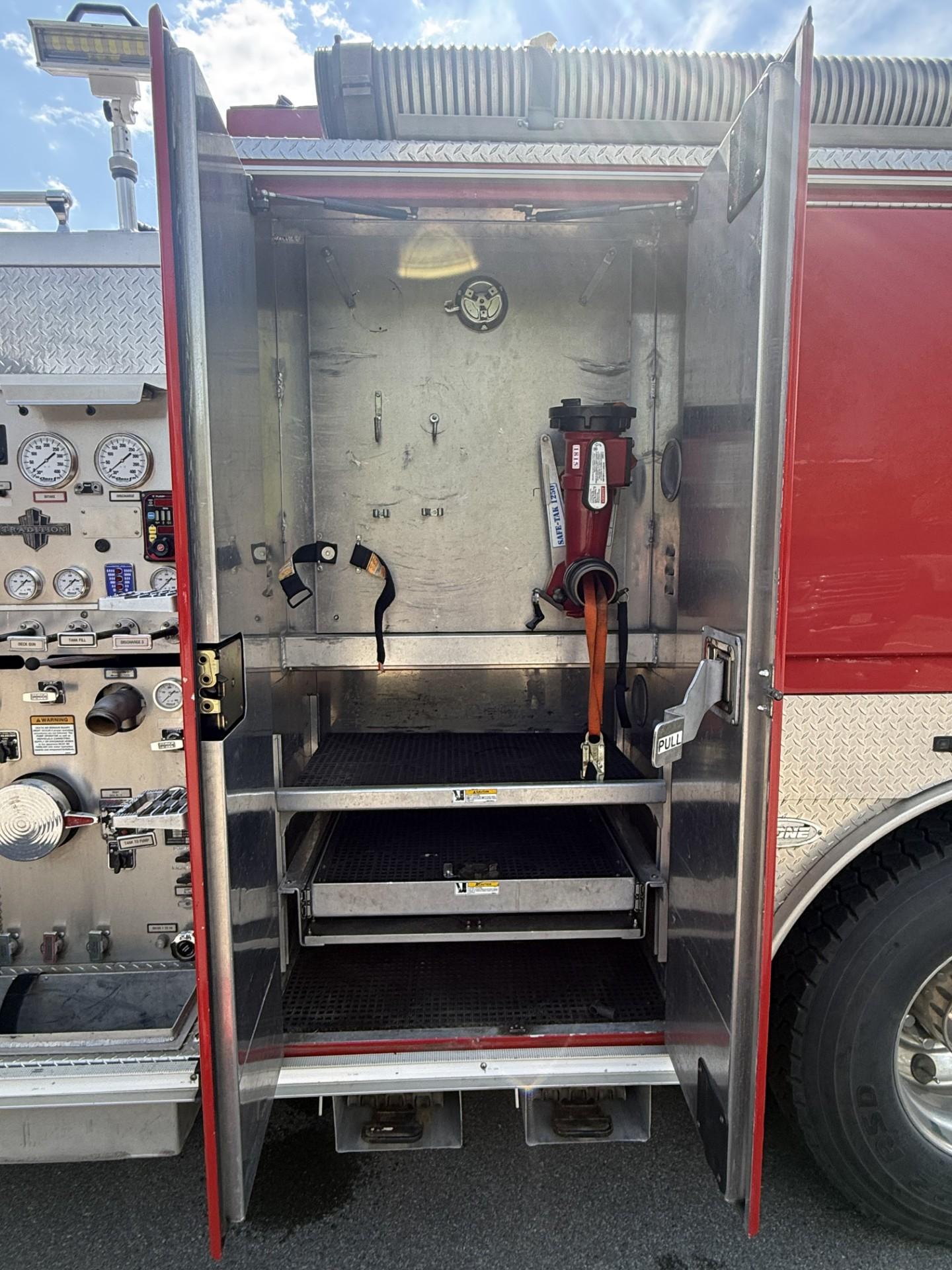 2009 E-One Typhoon Pumper - image 25