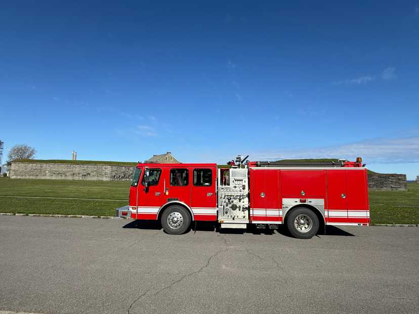 2009 E-One Typhoon Pumper — photo 6