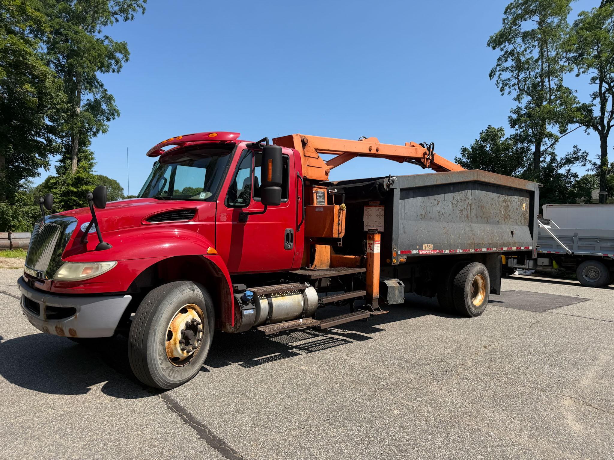 2016 INTERNATIONAL DURASTAR 4300 DUMP/GRAPPLE TRUCK - image 1