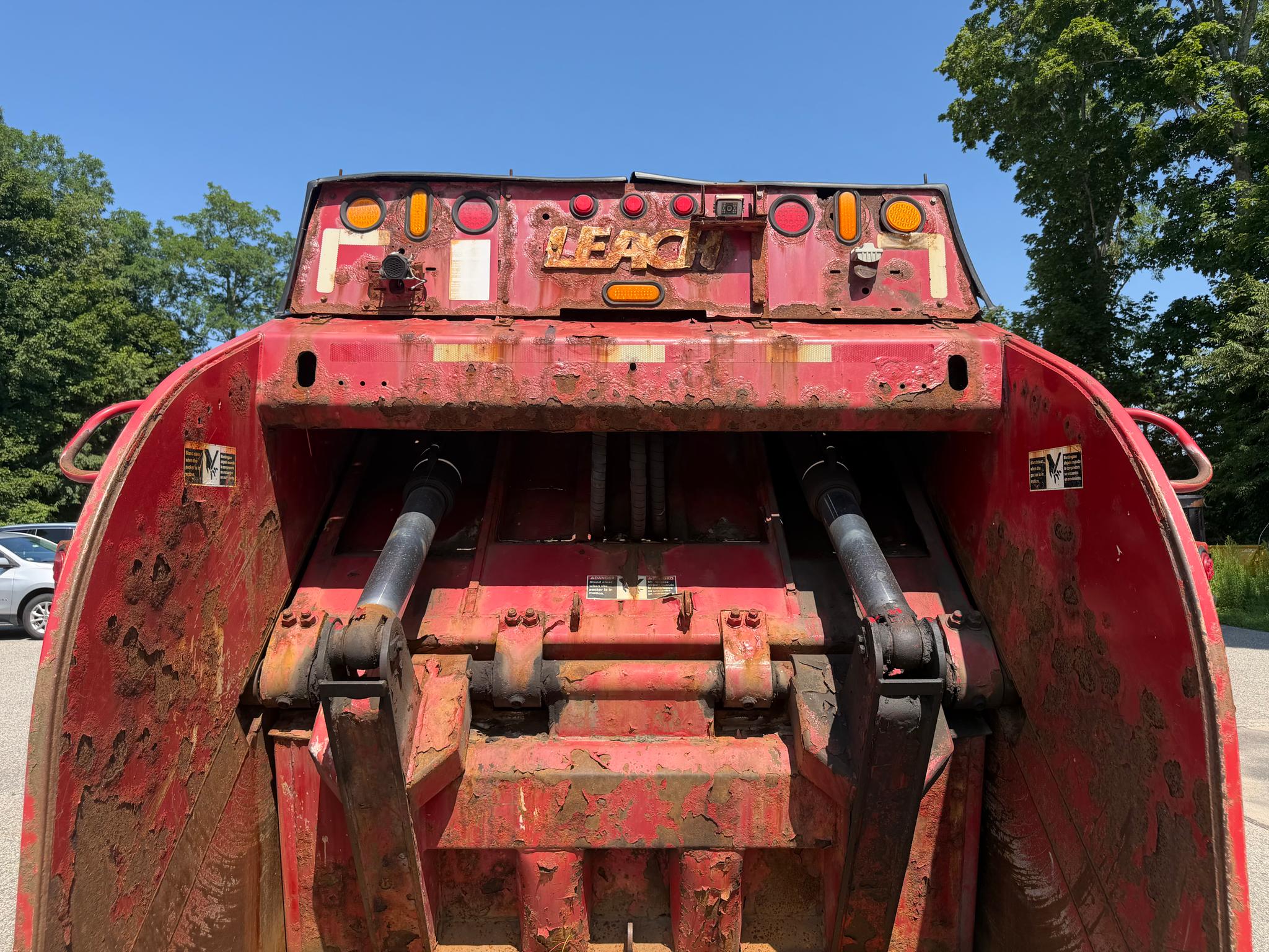 2016 International Labrie Rear Loader - image 4