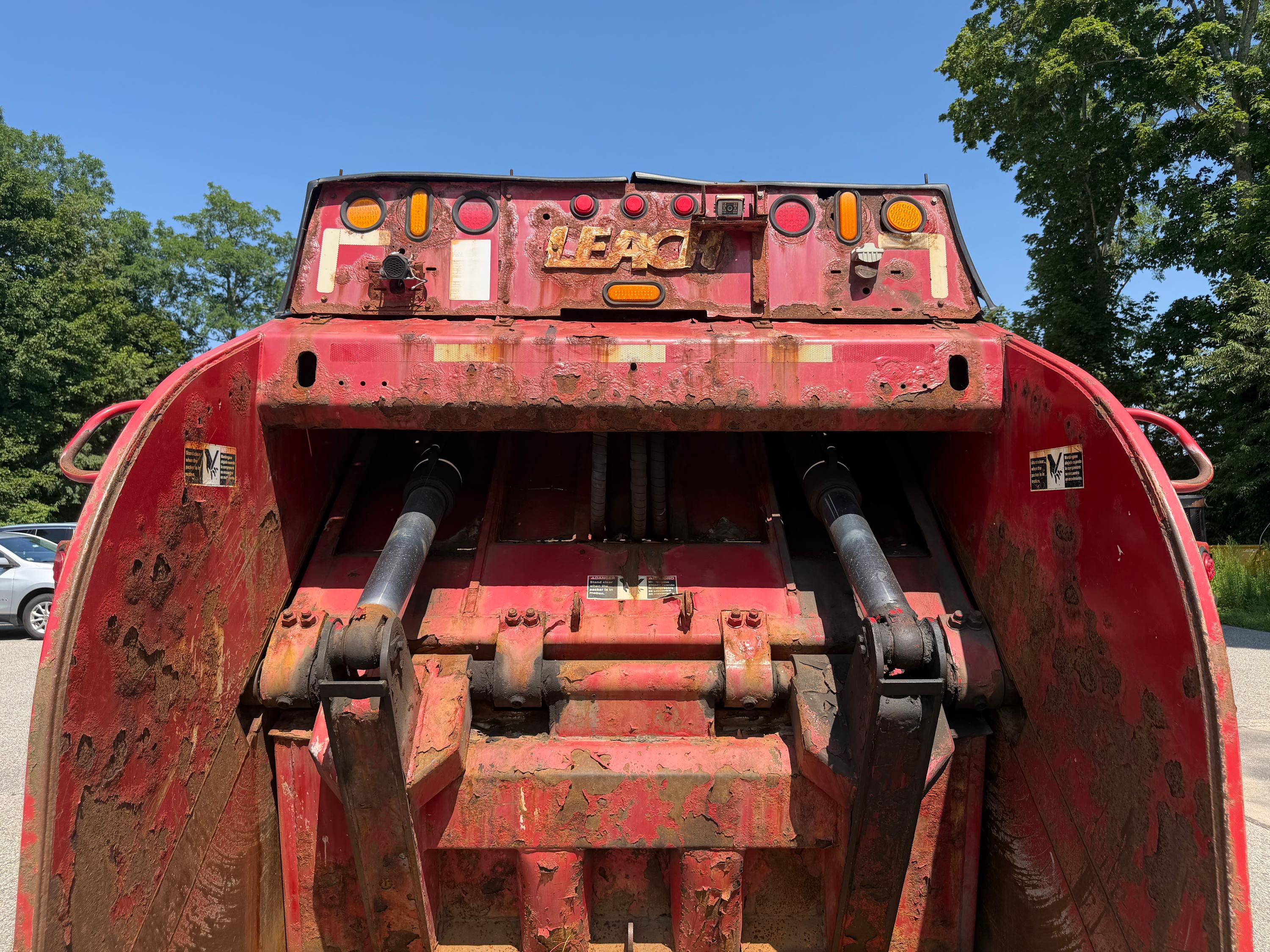 2016 International Labrie Rear Loader - image 4