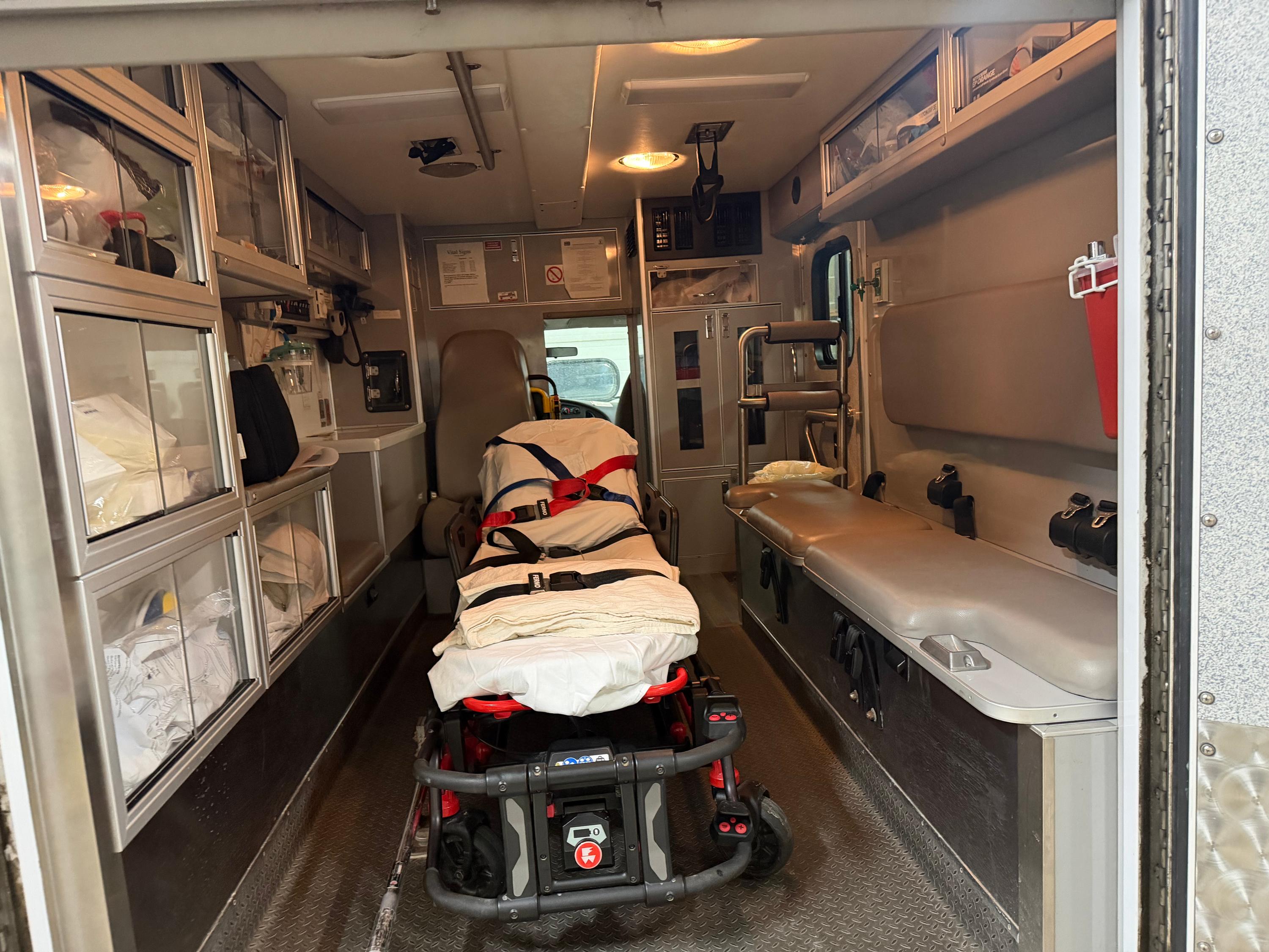 2006 McCoy Miller Ford Type III Ambulance - image 7
