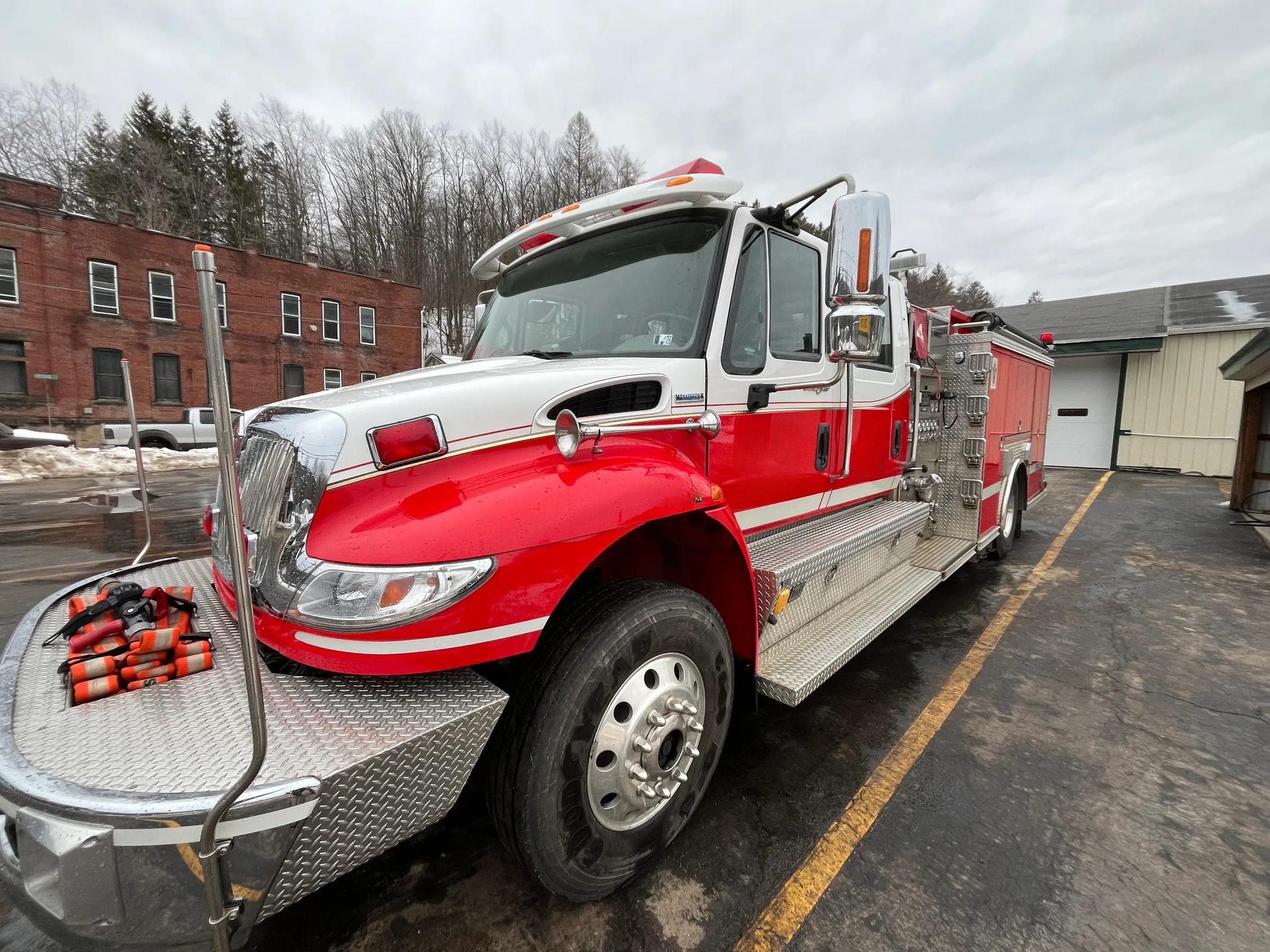 2008 Crimson International Pumper - image 1