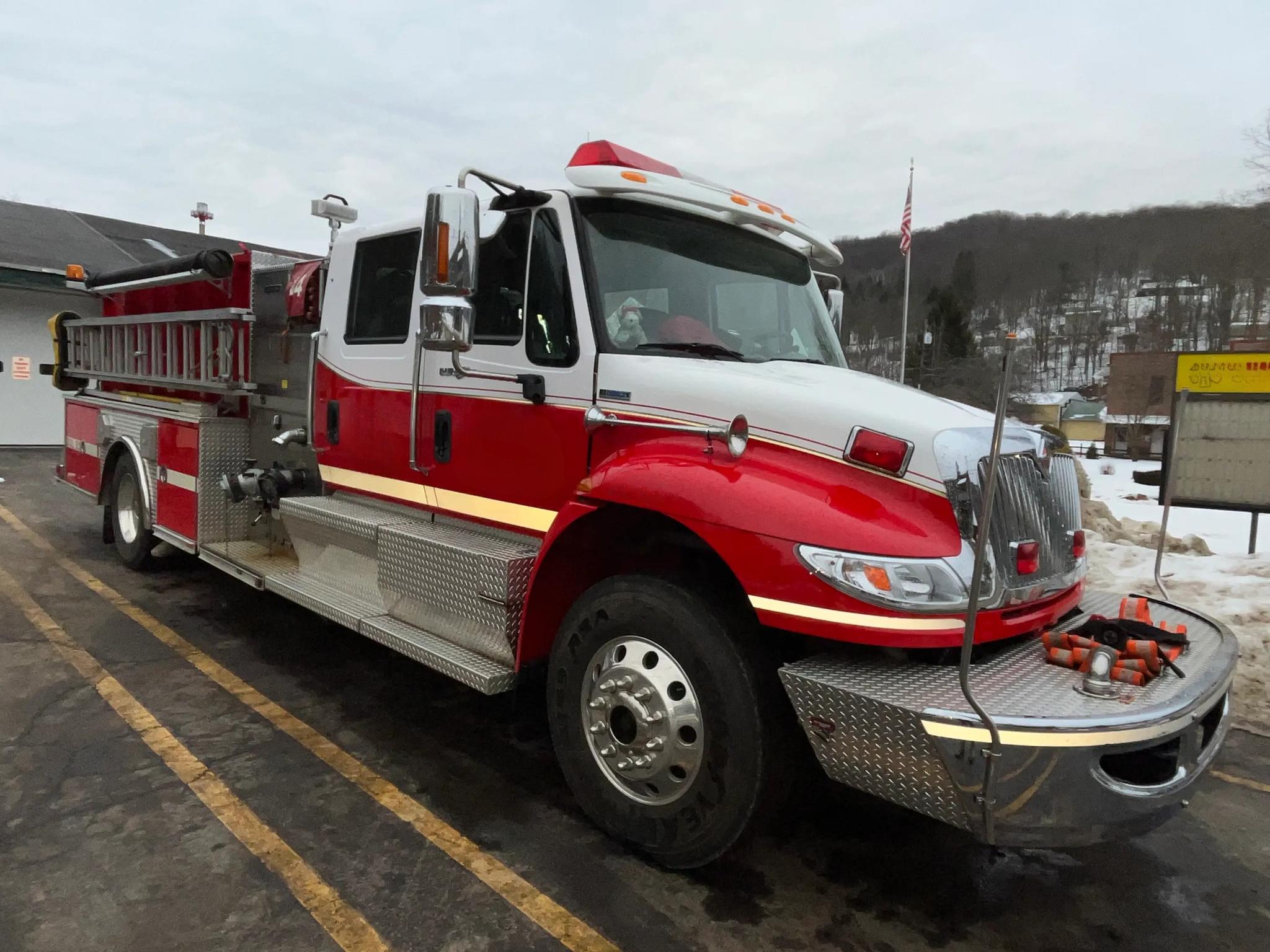 2008 Crimson International Pumper - image 3