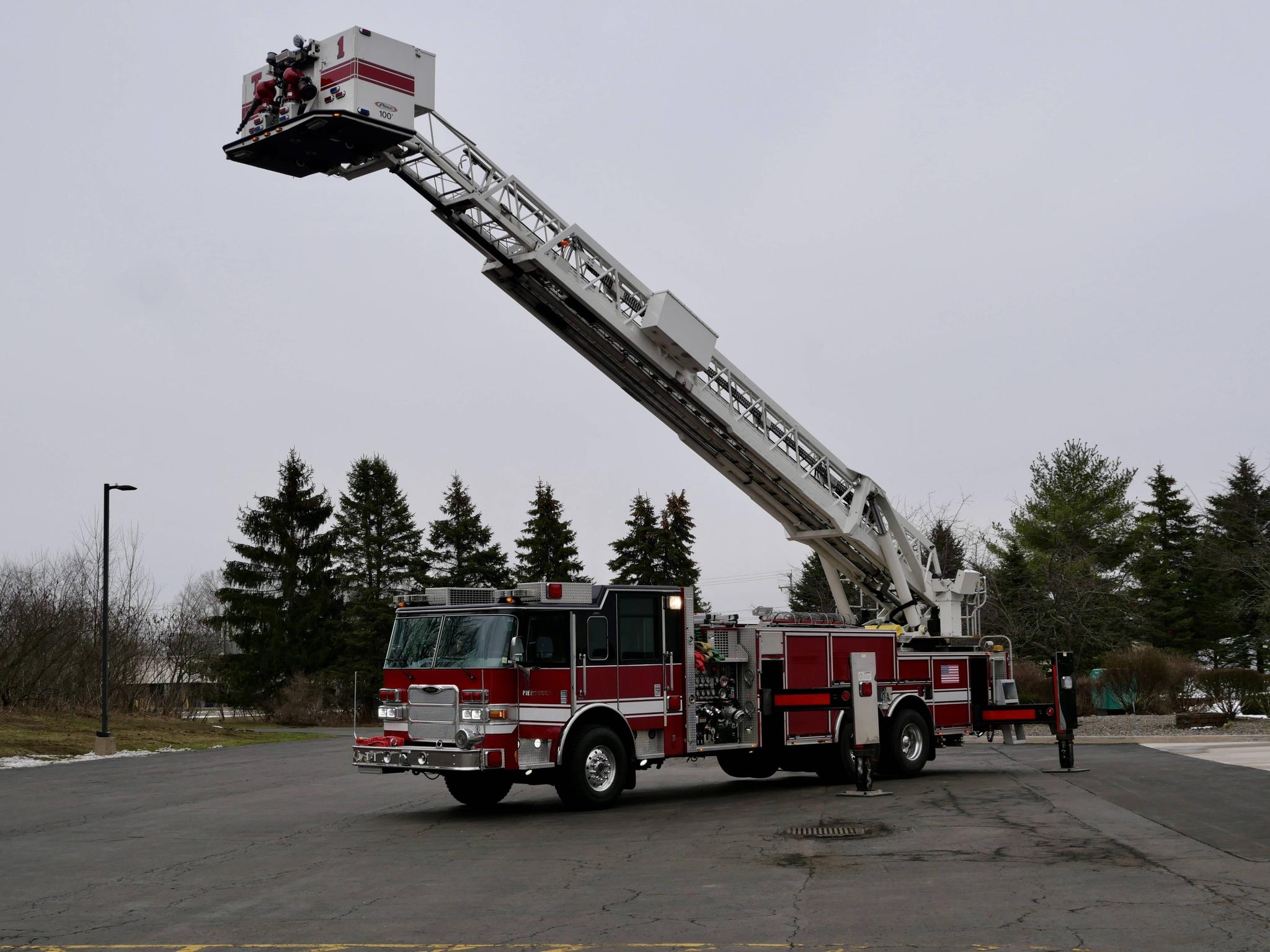 2008 Pierce Arrow XT 100' Quint - image 3