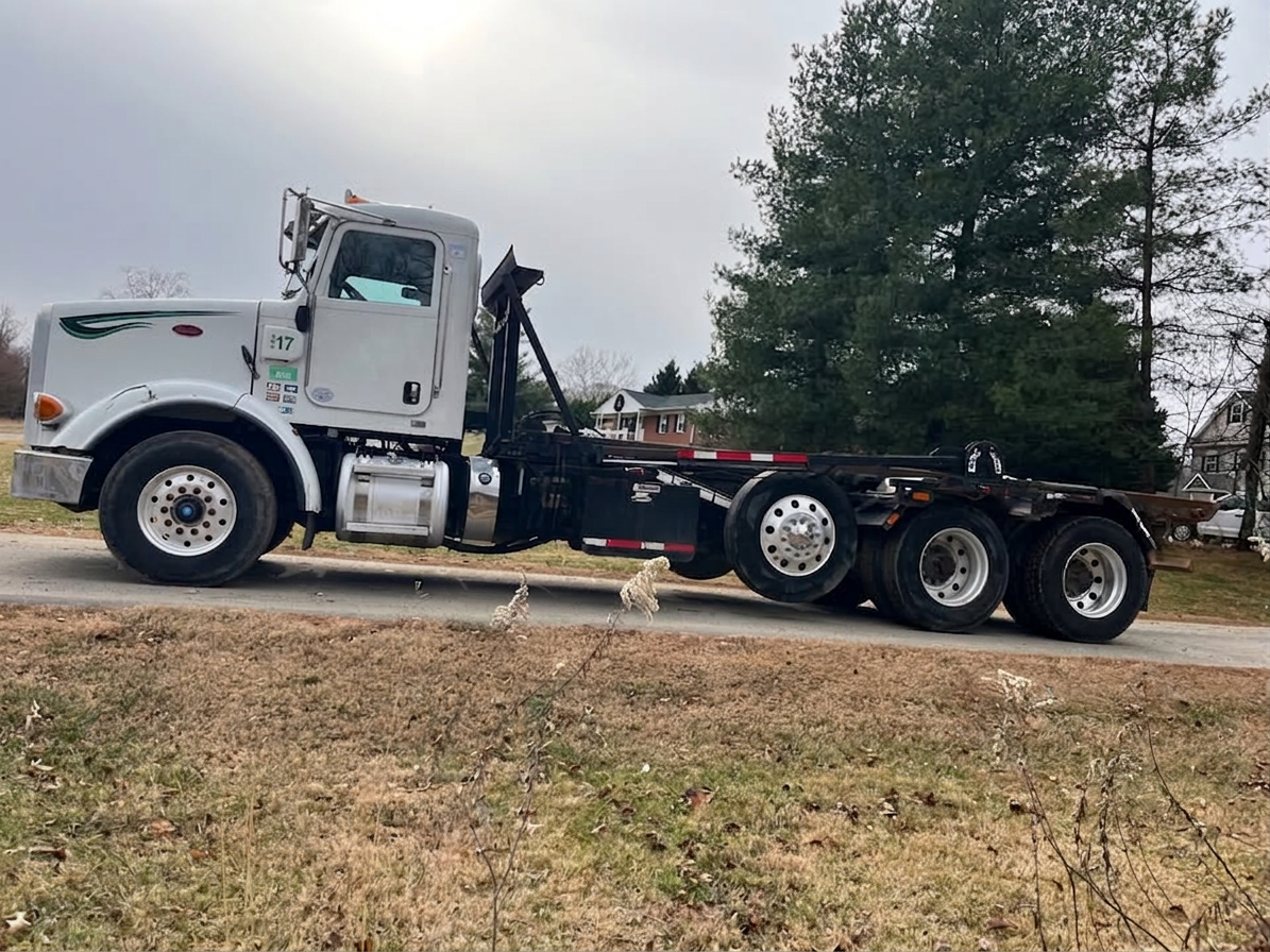 2013 Peterbilt Galbreath Roll-Off - image 2