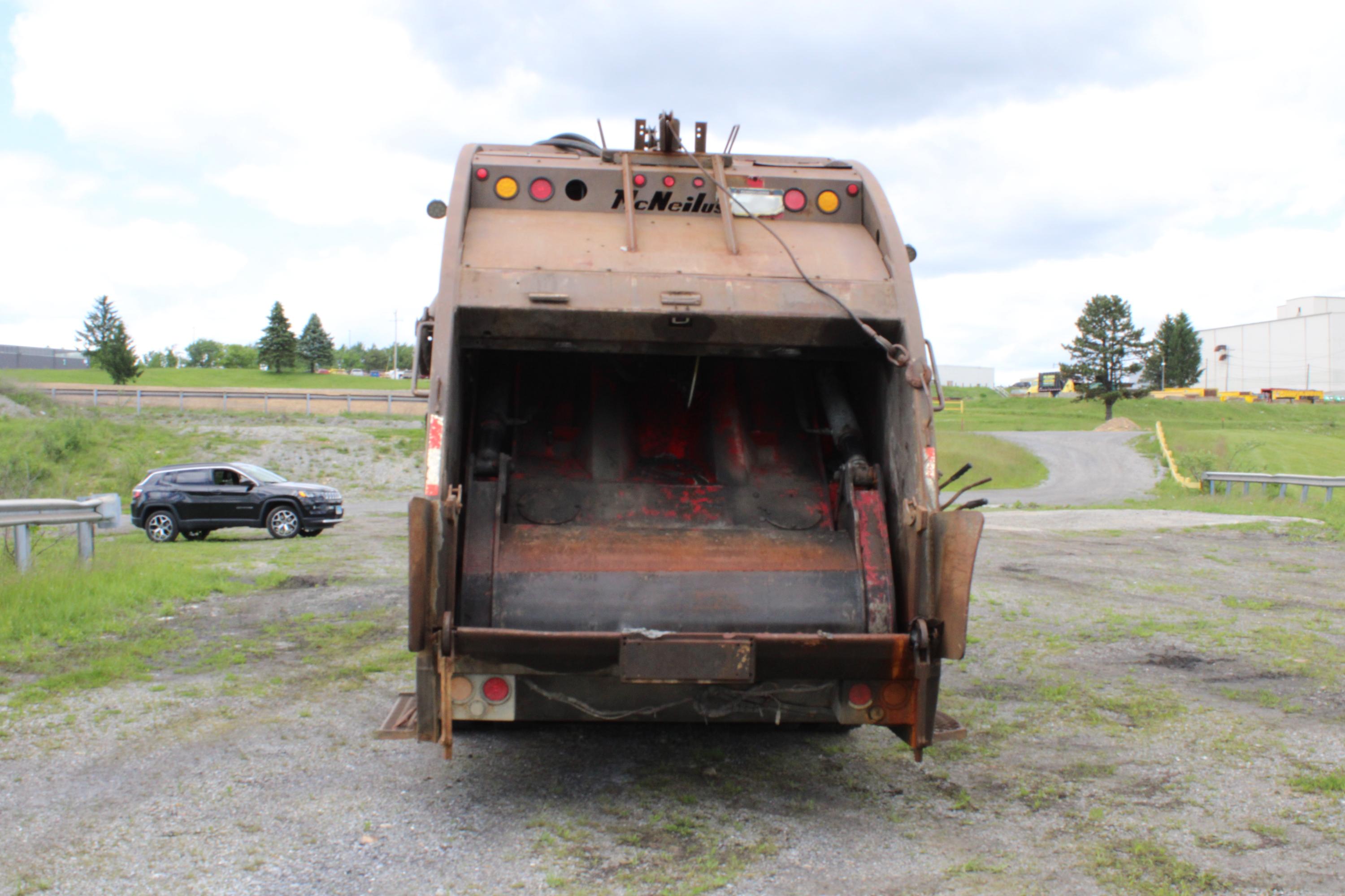 2005 Sterling McNeilus Rear Loader - image 6