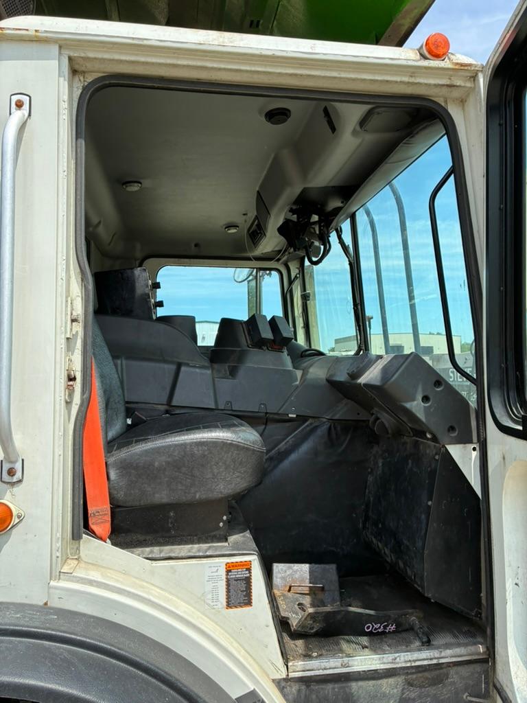 2020 Mack E-Z Pack Front Loader - image 17