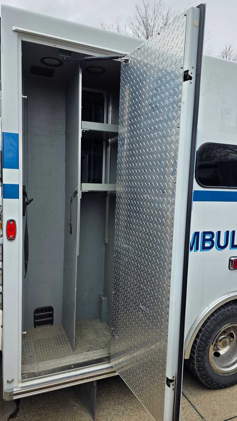2008 Braun Ford Type III Ambulance — photo 8