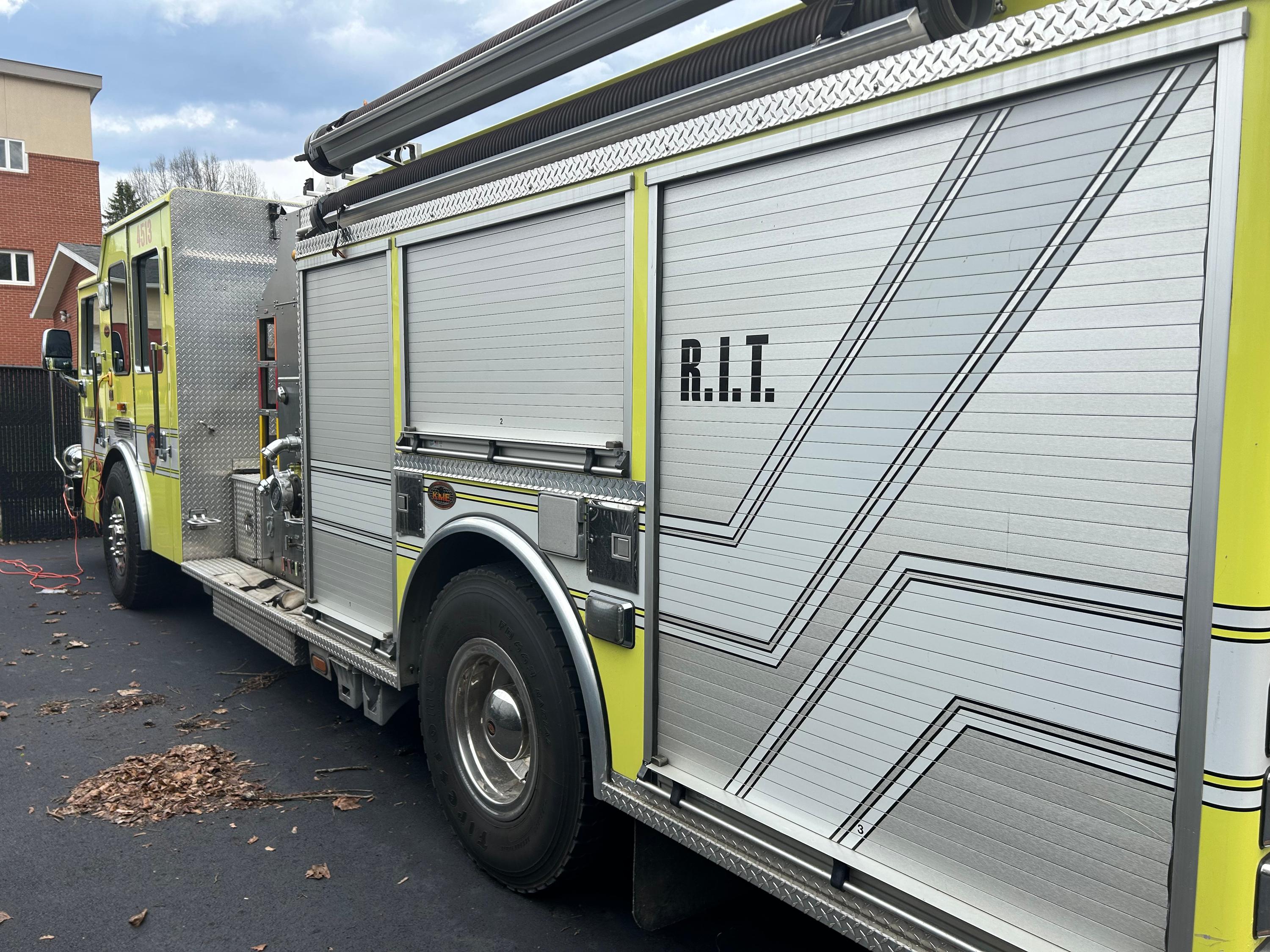 2005 KME Predator Pumper - image 36