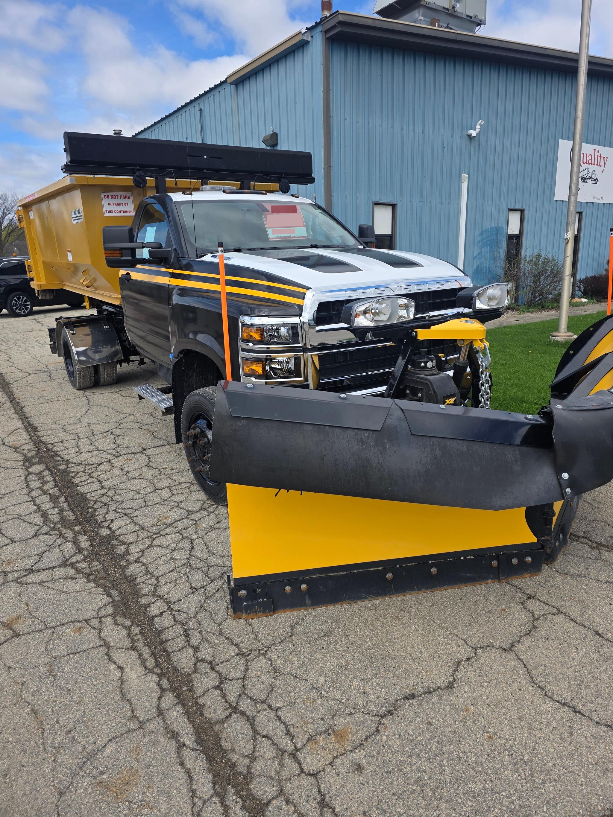2023 Chevrolet Chevrolet 4x4 Hooklift - image 2