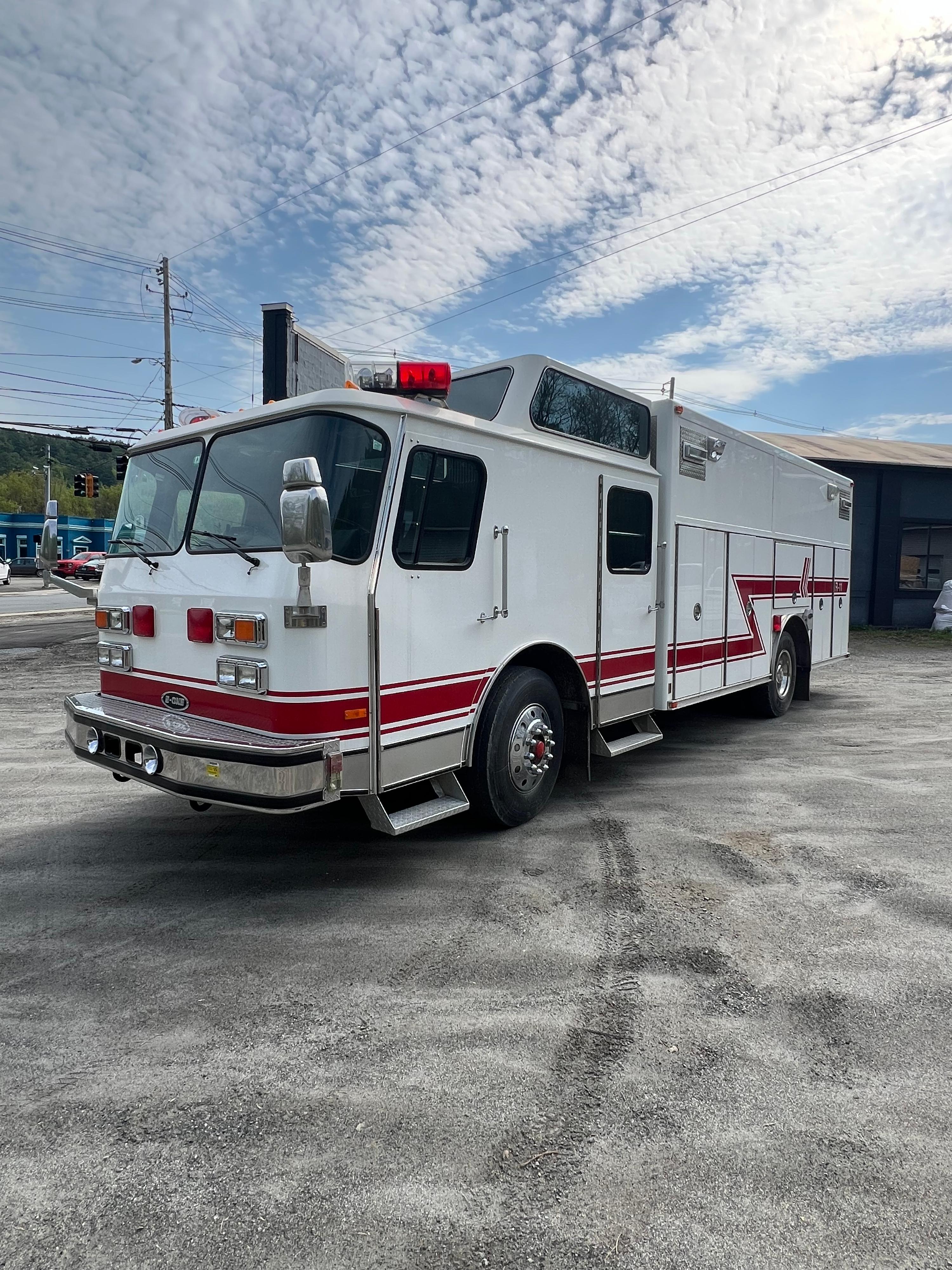 1991 E-One Federal Cyclone Heavy Rescue - image 1