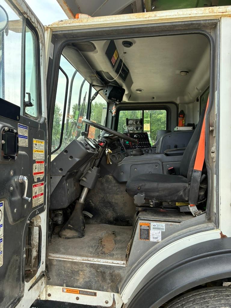 2017 Mack Heil Front Loader - image 11