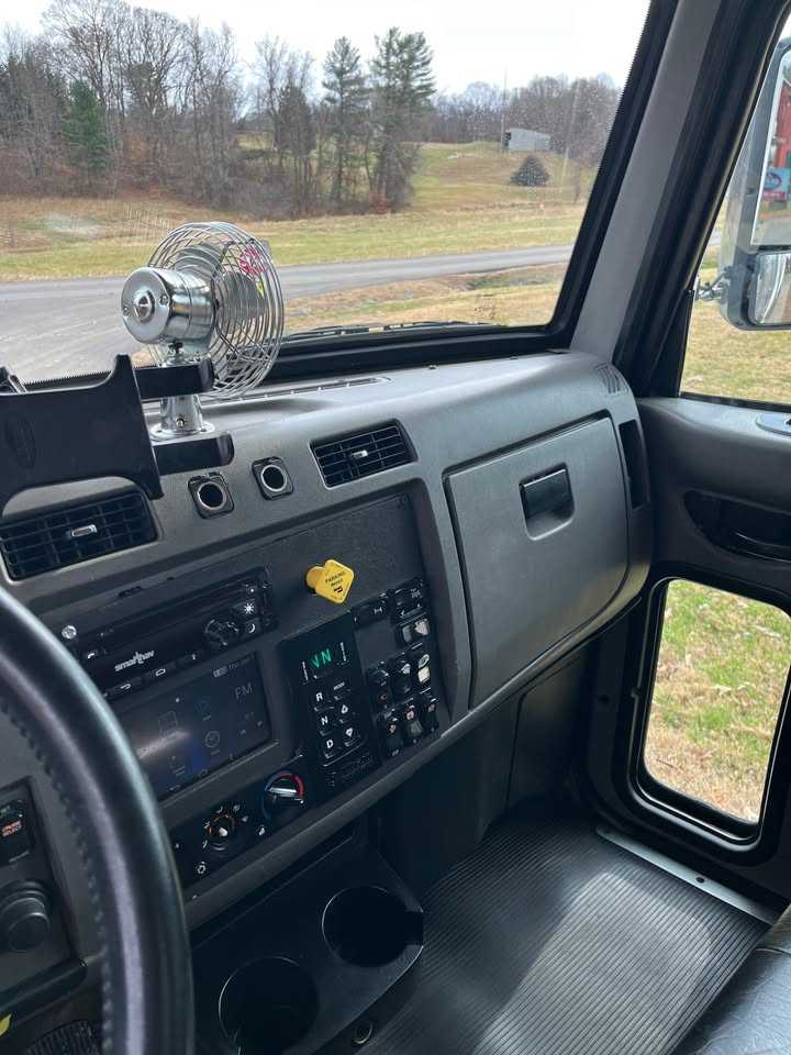 2020 Peterbilt Loadmaster Rear Loader — photo 6