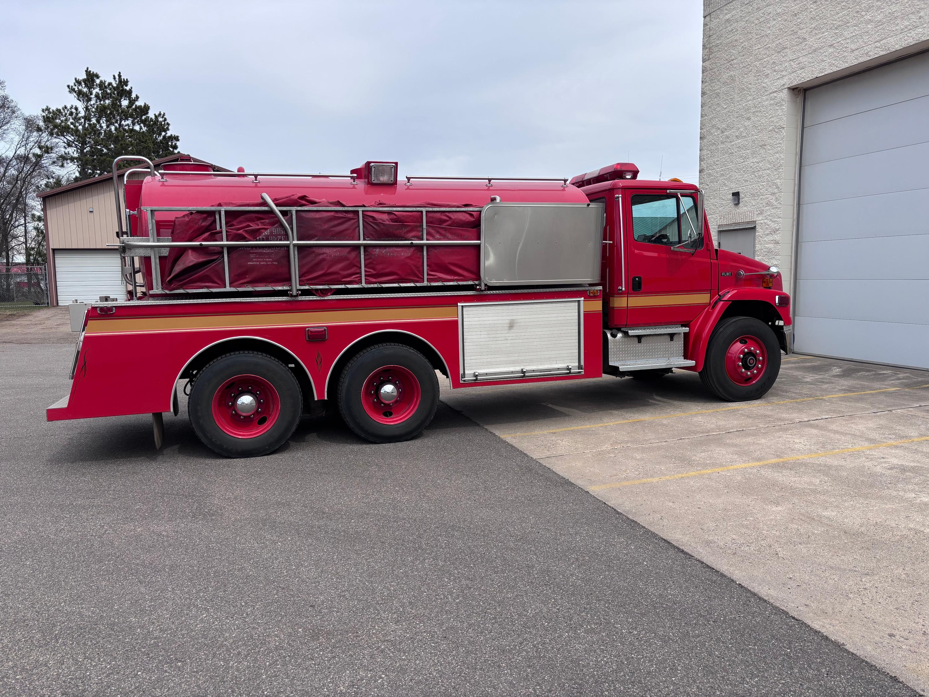 1993 Freightliner FL80 Tanker - image 2