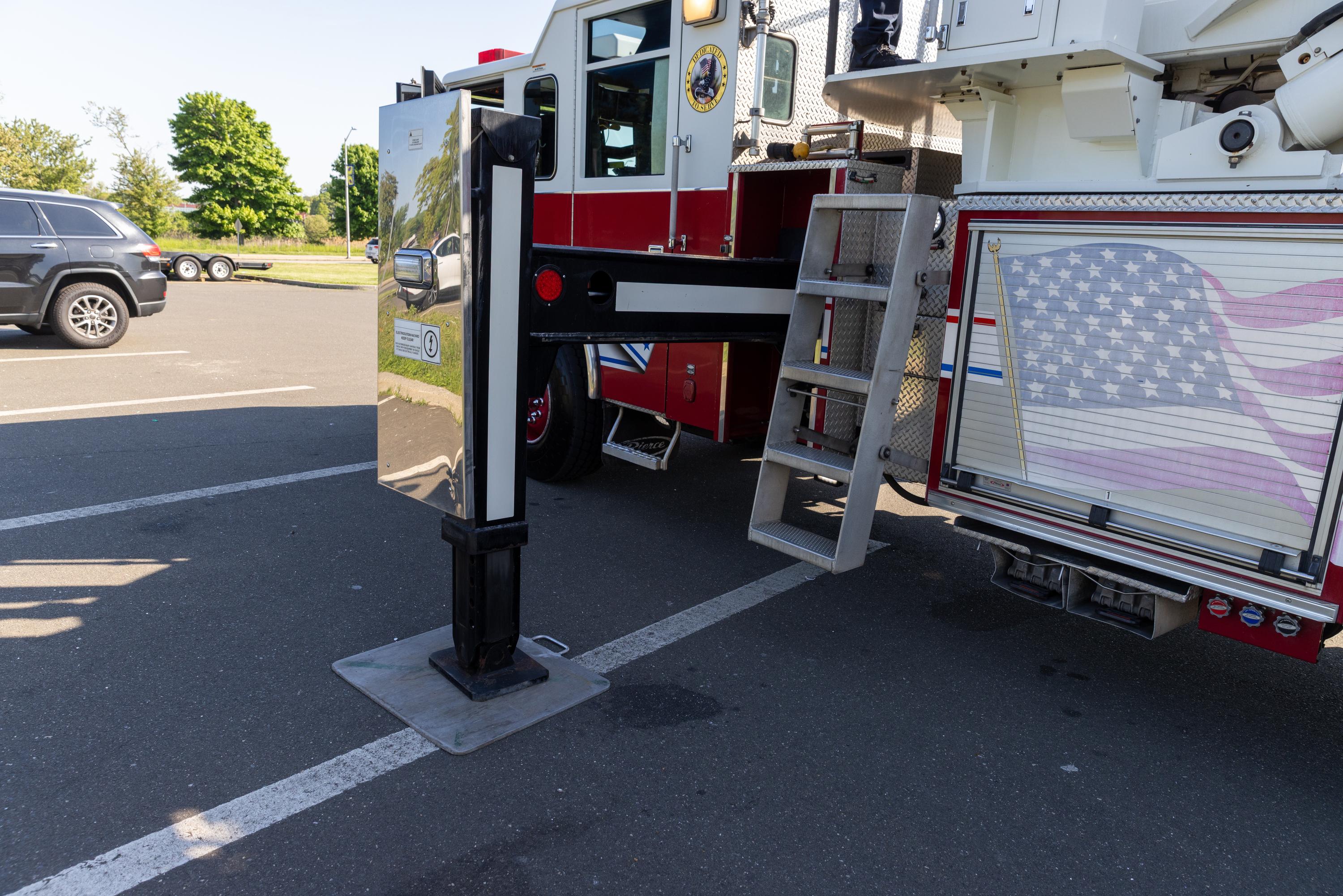 2003 Pierce TL100 100' Quint - image 75