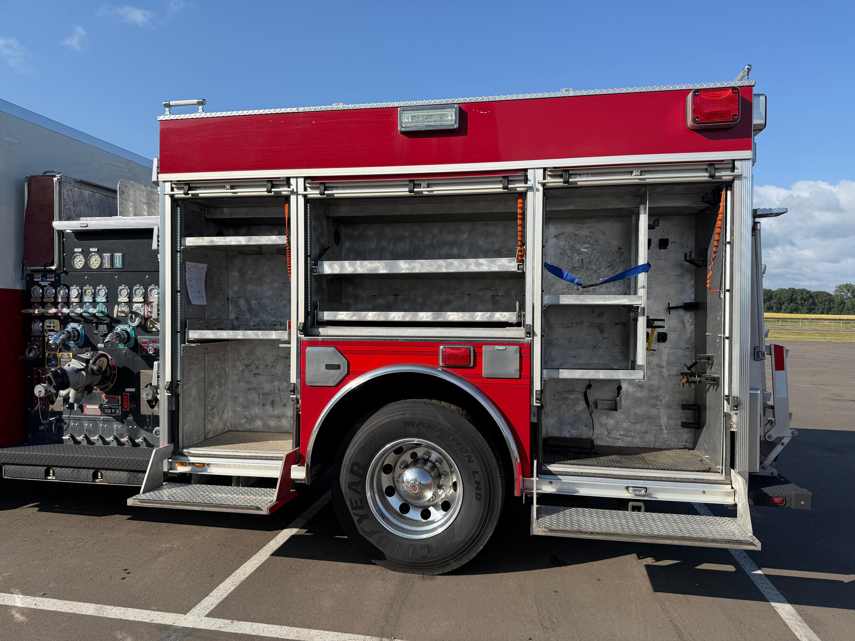 2015 Rosenbauer COMMANDER Pumper - image 9