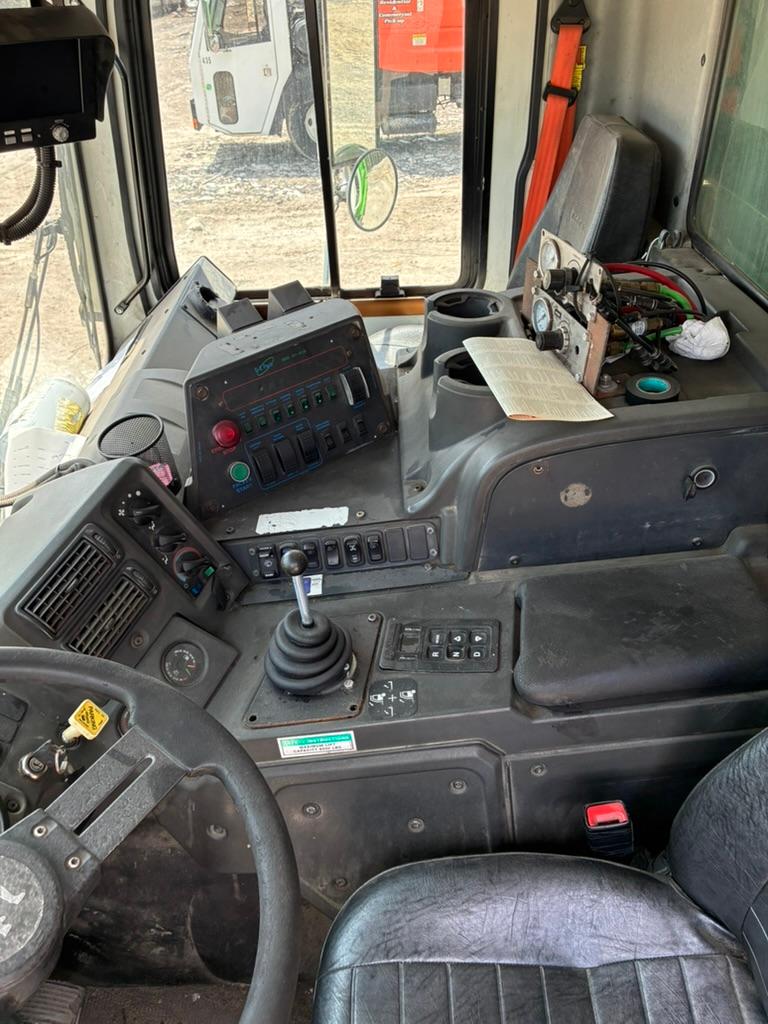2020 Mack E-Z Pack Front Loader - image 19