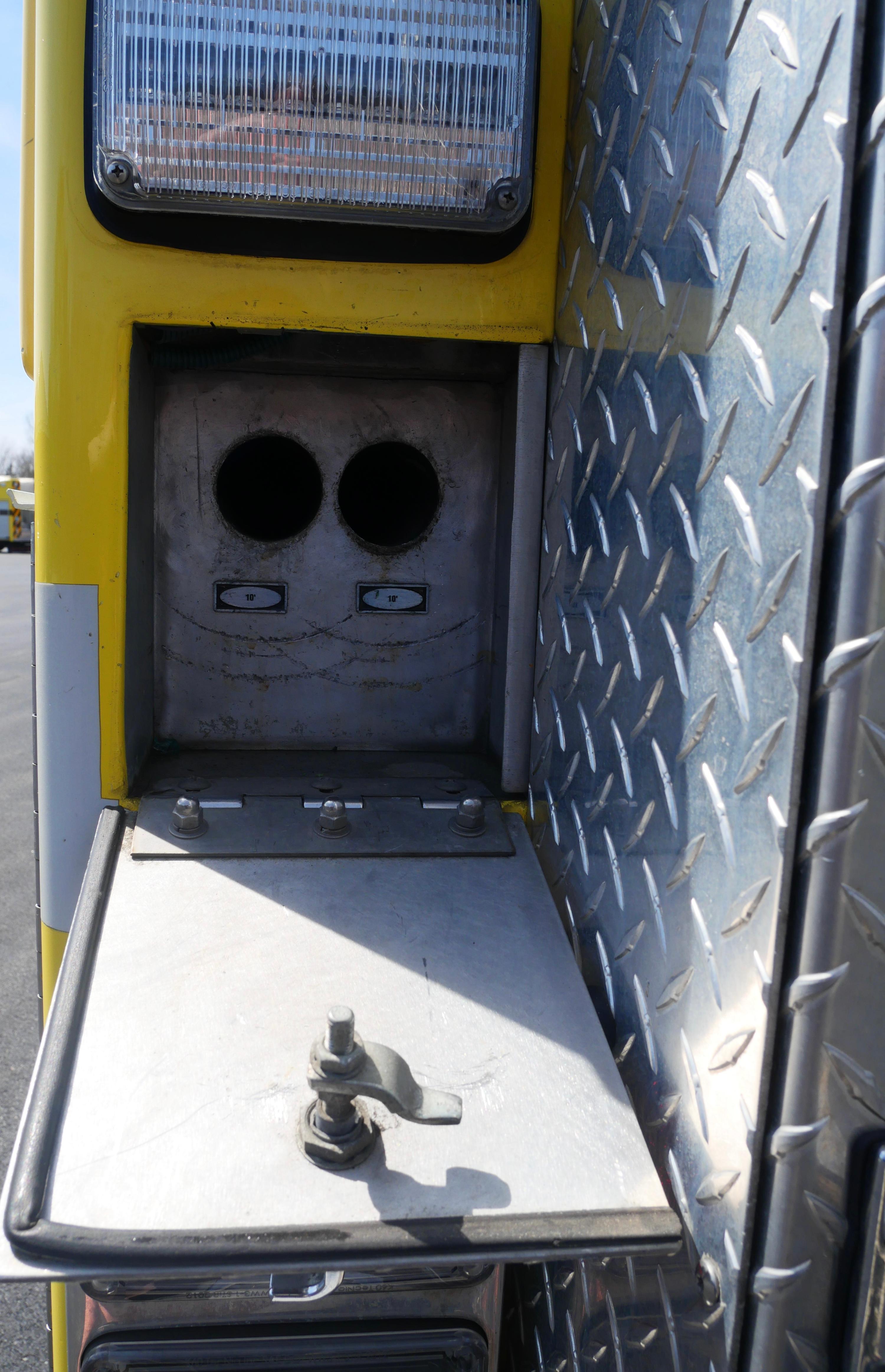 1995 E-One Cyclone Pumper - image 32