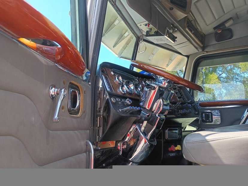 2006 Peterbilt 379 — photo 8