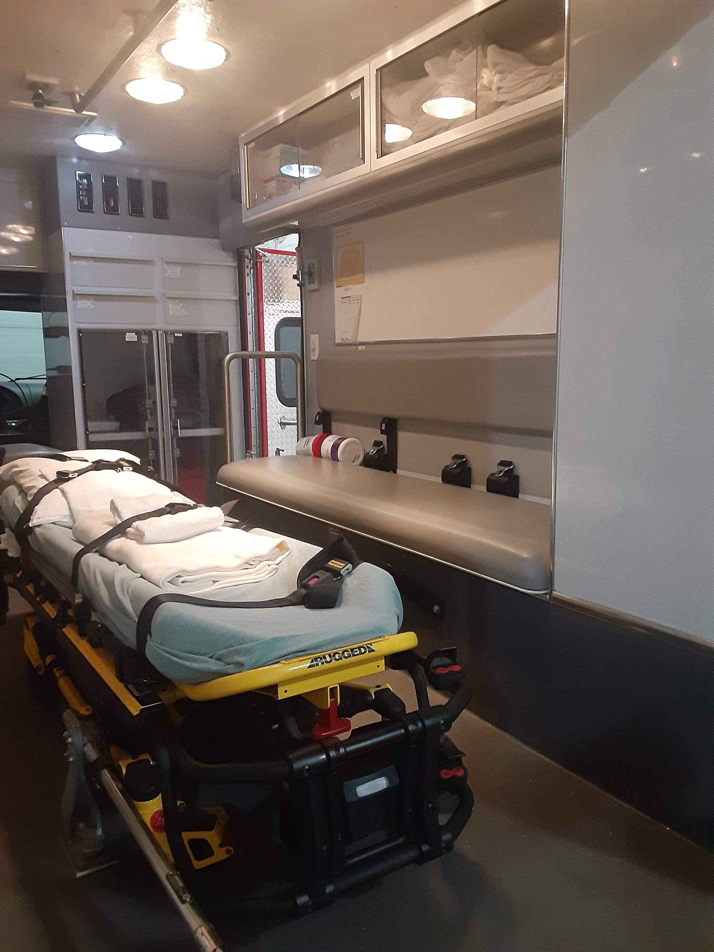 2006 Ford Type III Ambulance - image 8
